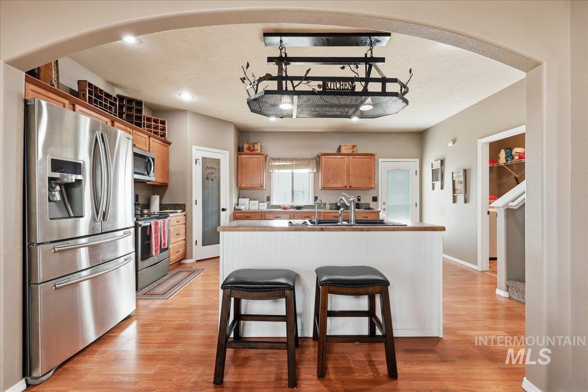 3856 Wood Way, New Plymouth, Idaho 83655, 4 Bedrooms, 2.5 Bathrooms, Residential For Sale, Price $568,900,MLS 98979199