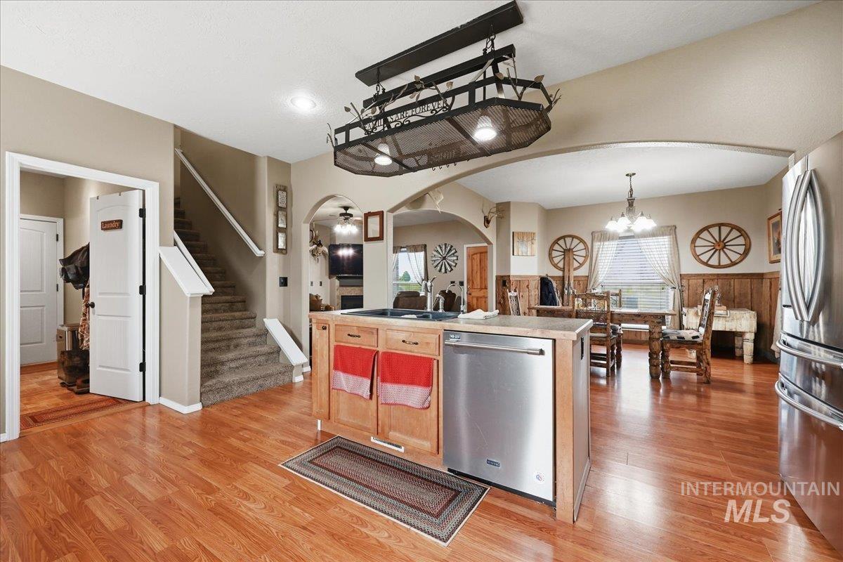 3856 Wood Way, New Plymouth, Idaho 83655, 4 Bedrooms, 2.5 Bathrooms, Residential For Sale, Price $568,900,MLS 98979199