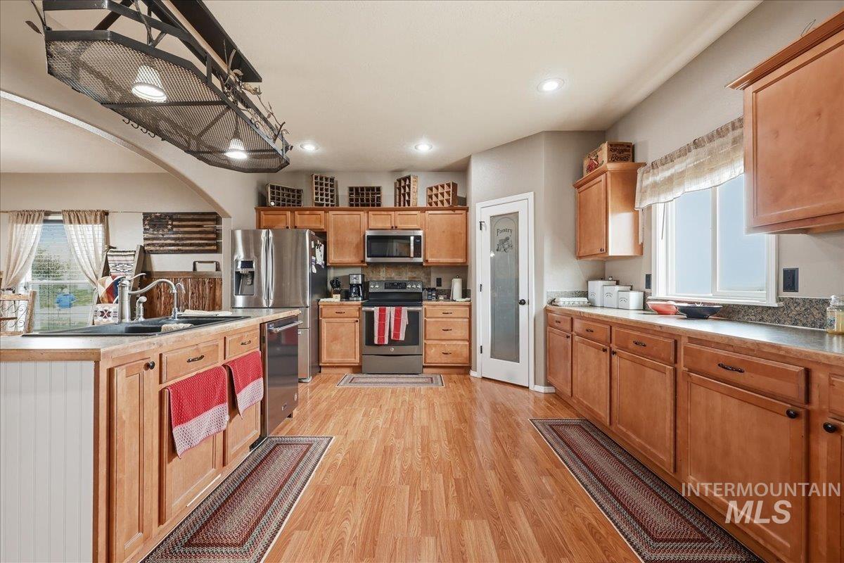 3856 Wood Way, New Plymouth, Idaho 83655, 4 Bedrooms, 2.5 Bathrooms, Residential For Sale, Price $568,900,MLS 98979199