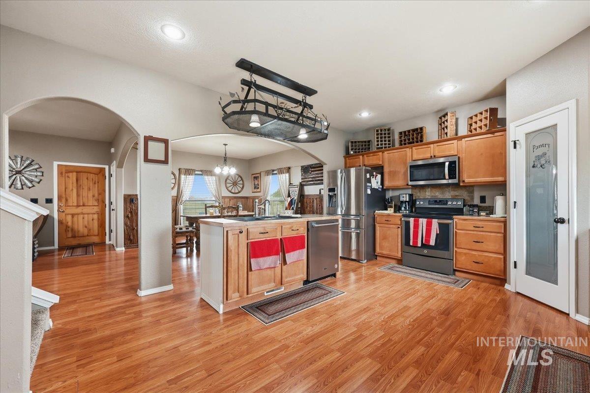 3856 Wood Way, New Plymouth, Idaho 83655, 4 Bedrooms, 2.5 Bathrooms, Residential For Sale, Price $568,900,MLS 98979199