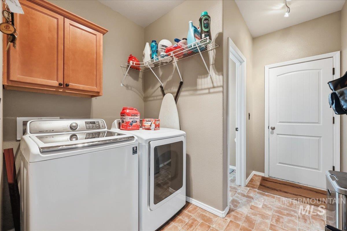 3856 Wood Way, New Plymouth, Idaho 83655, 4 Bedrooms, 2.5 Bathrooms, Residential For Sale, Price $568,900,MLS 98979199