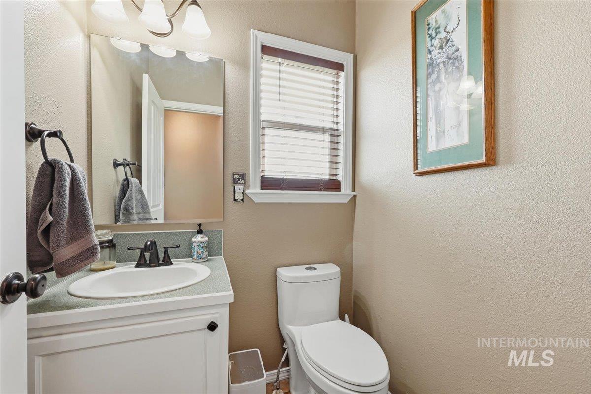 3856 Wood Way, New Plymouth, Idaho 83655, 4 Bedrooms, 2.5 Bathrooms, Residential For Sale, Price $568,900,MLS 98979199