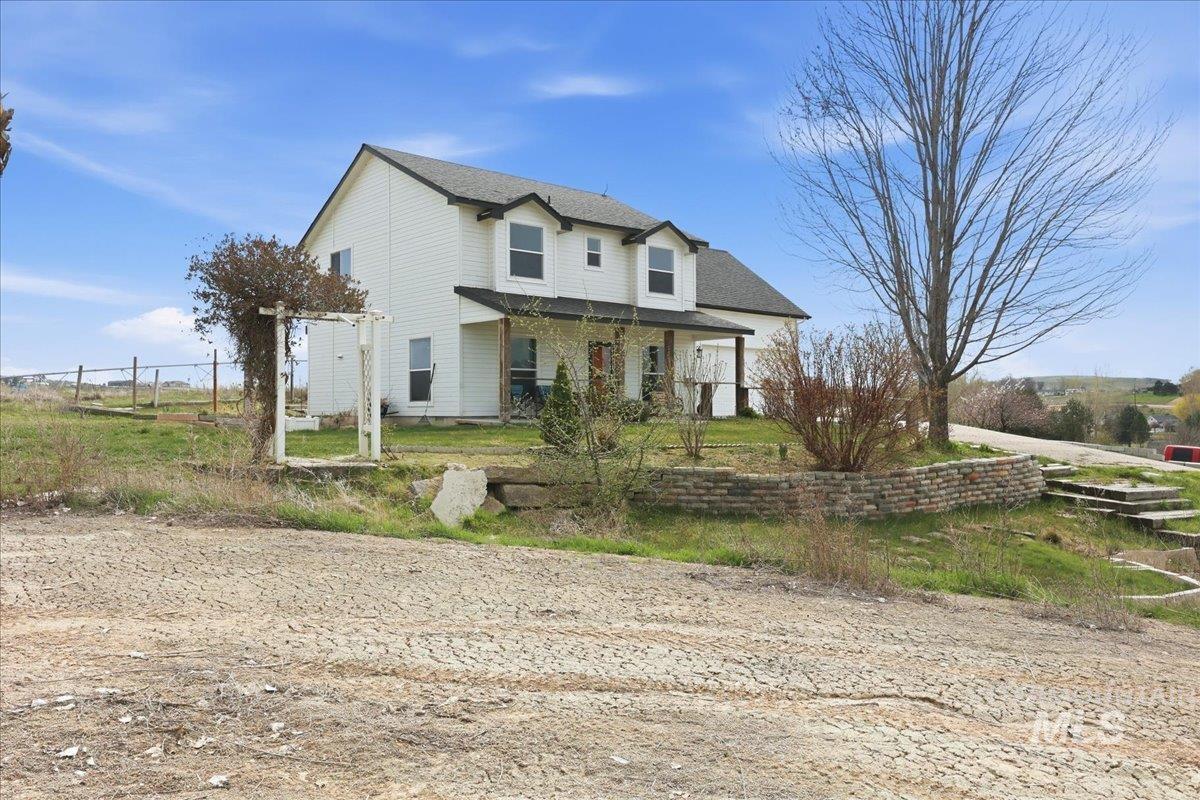 3856 Wood Way, New Plymouth, Idaho 83655, 4 Bedrooms, 2.5 Bathrooms, Residential For Sale, Price $568,900,MLS 98979199