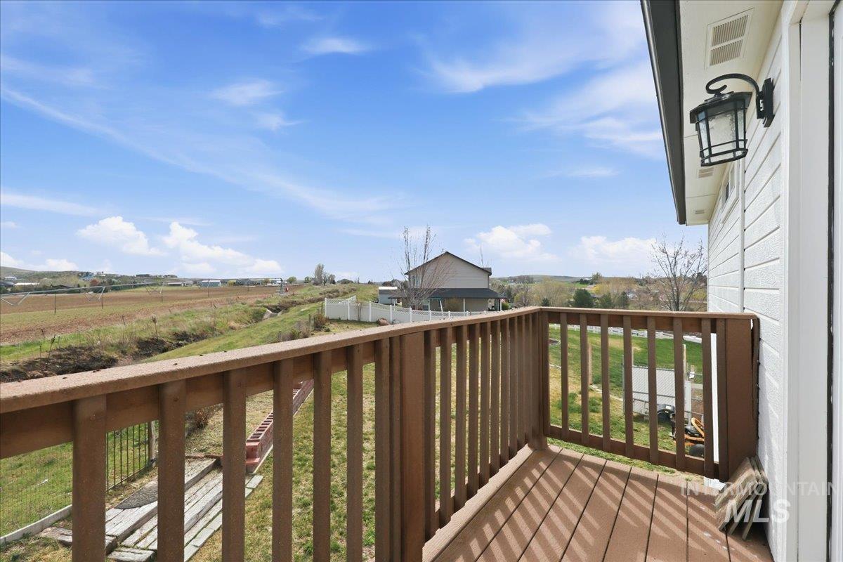 3856 Wood Way, New Plymouth, Idaho 83655, 4 Bedrooms, 2.5 Bathrooms, Residential For Sale, Price $568,900,MLS 98979199