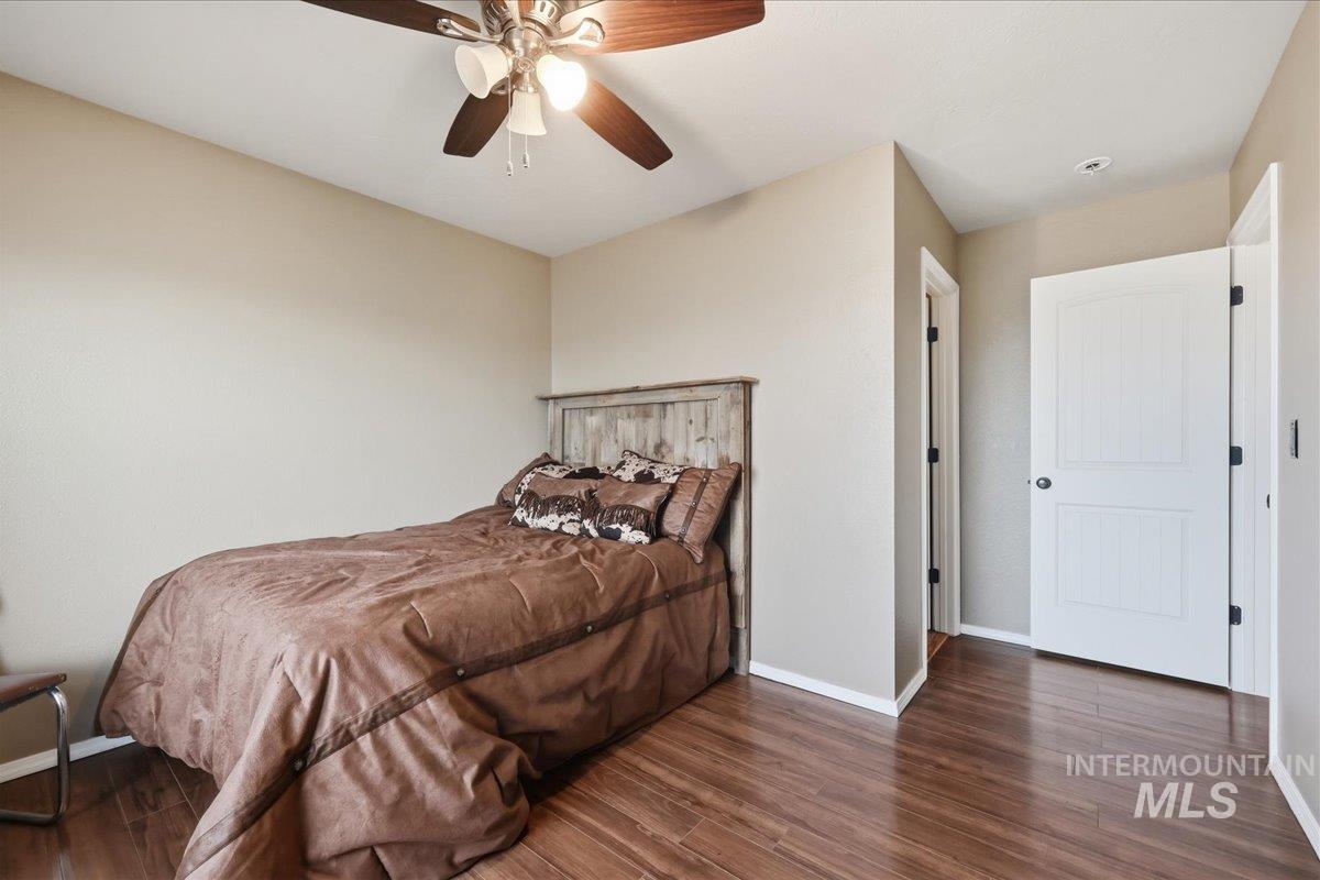 3856 Wood Way, New Plymouth, Idaho 83655, 4 Bedrooms, 2.5 Bathrooms, Residential For Sale, Price $568,900,MLS 98979199
