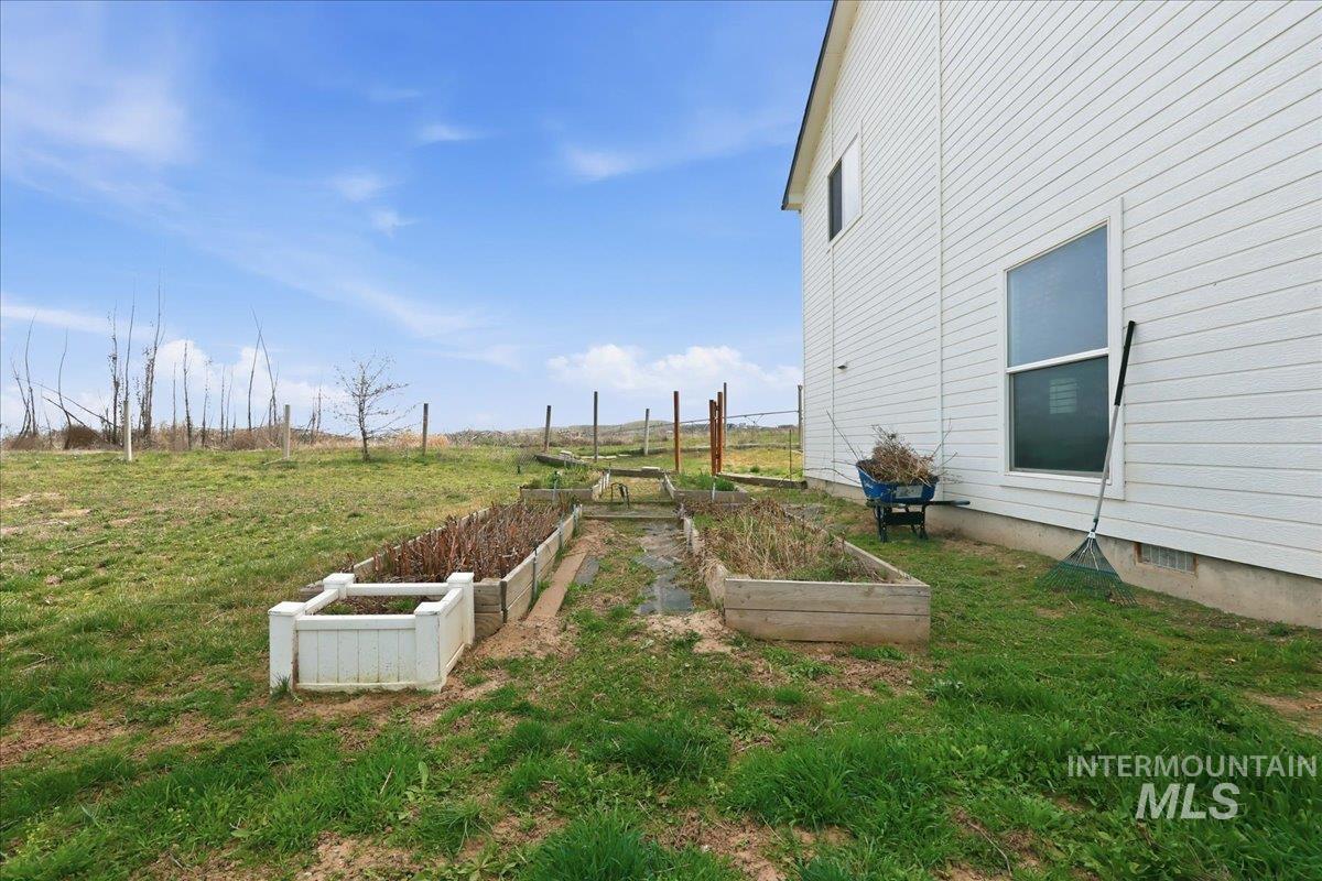 3856 Wood Way, New Plymouth, Idaho 83655, 4 Bedrooms, 2.5 Bathrooms, Residential For Sale, Price $568,900,MLS 98979199
