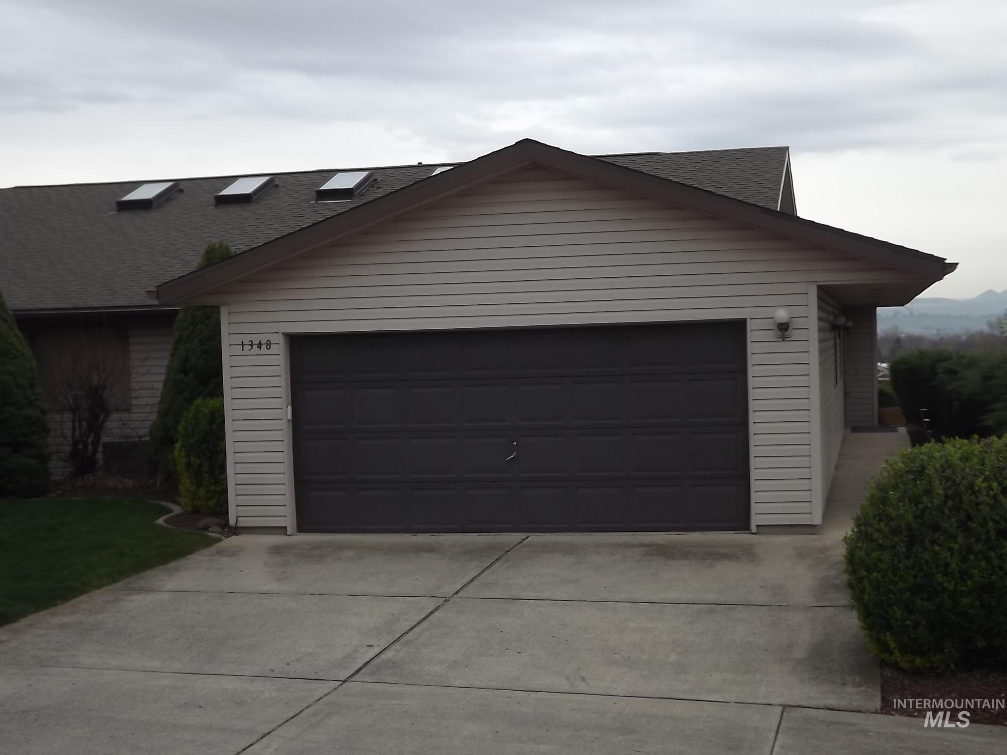 1348 29th Street, Lewiston, Idaho 83501, 3 Bedrooms, 2 Bathrooms, Residential For Sale, Price $319,000,MLS 98979201