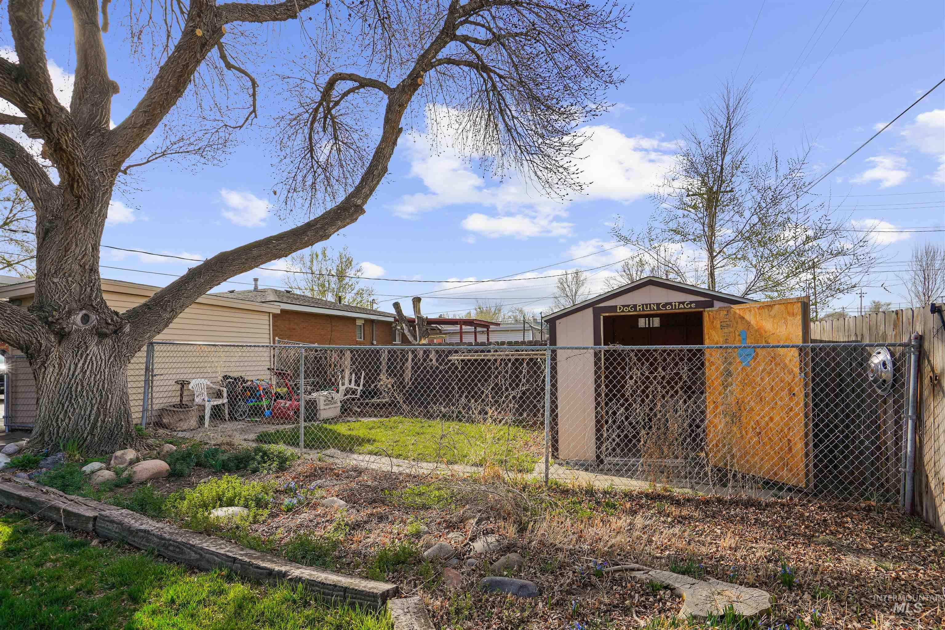 637 King Circle, Twin Falls, Idaho 83301, 3 Bedrooms, 1 Bathroom, Residential For Sale, Price $300,000,MLS 98979206