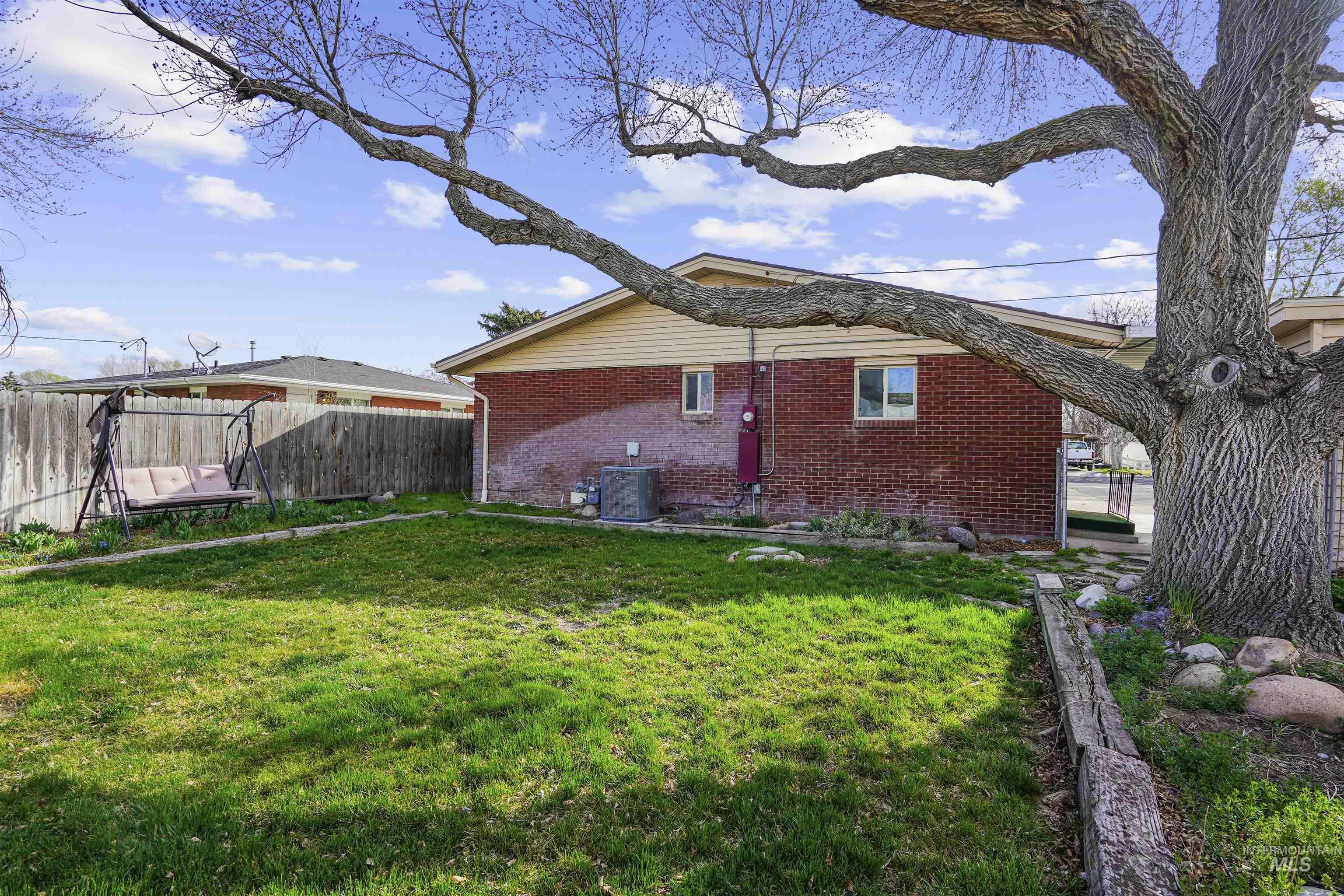 637 King Circle, Twin Falls, Idaho 83301, 3 Bedrooms, 1 Bathroom, Residential For Sale, Price $300,000,MLS 98979206