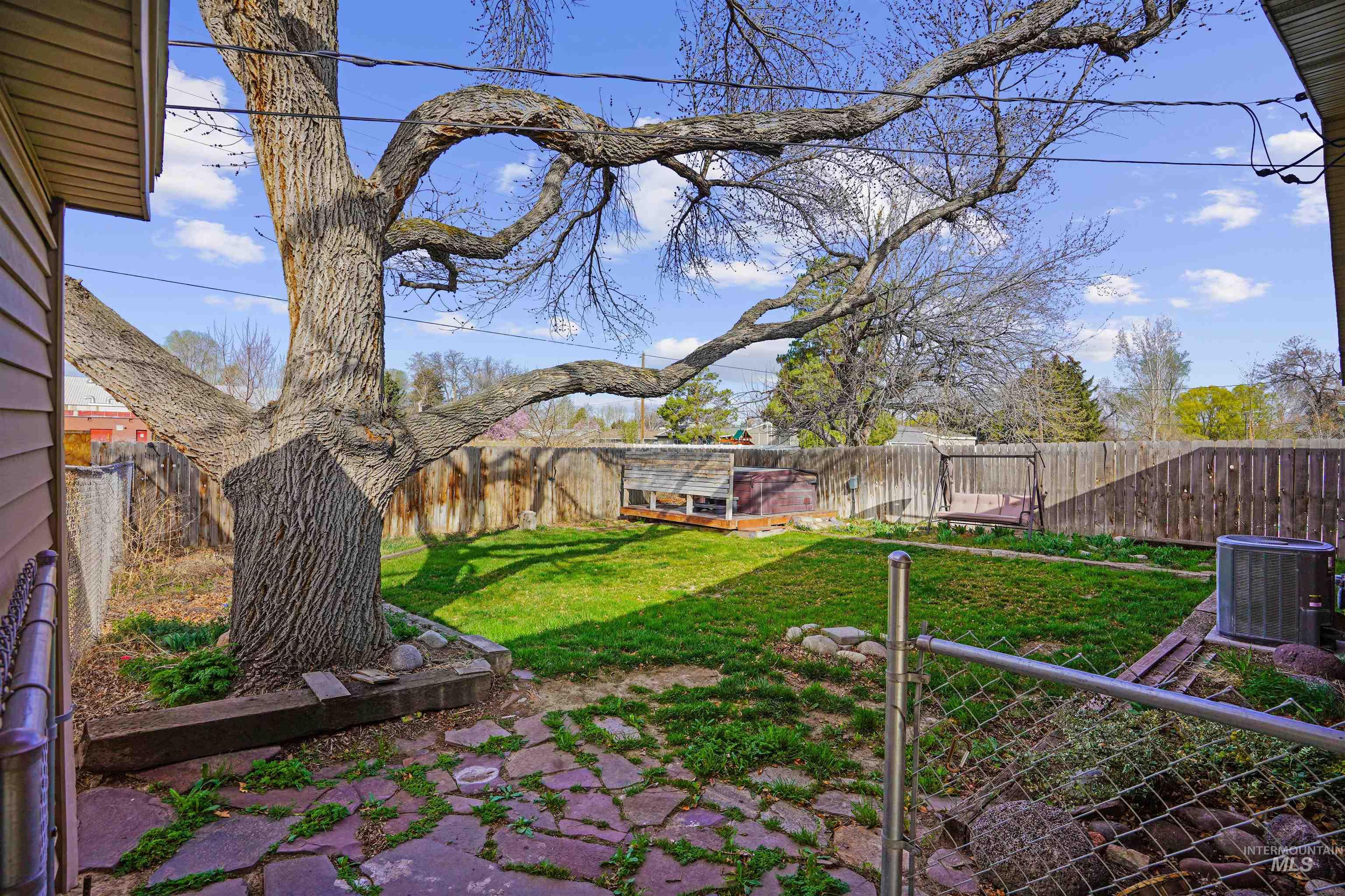 637 King Circle, Twin Falls, Idaho 83301, 3 Bedrooms, 1 Bathroom, Residential For Sale, Price $300,000,MLS 98979206