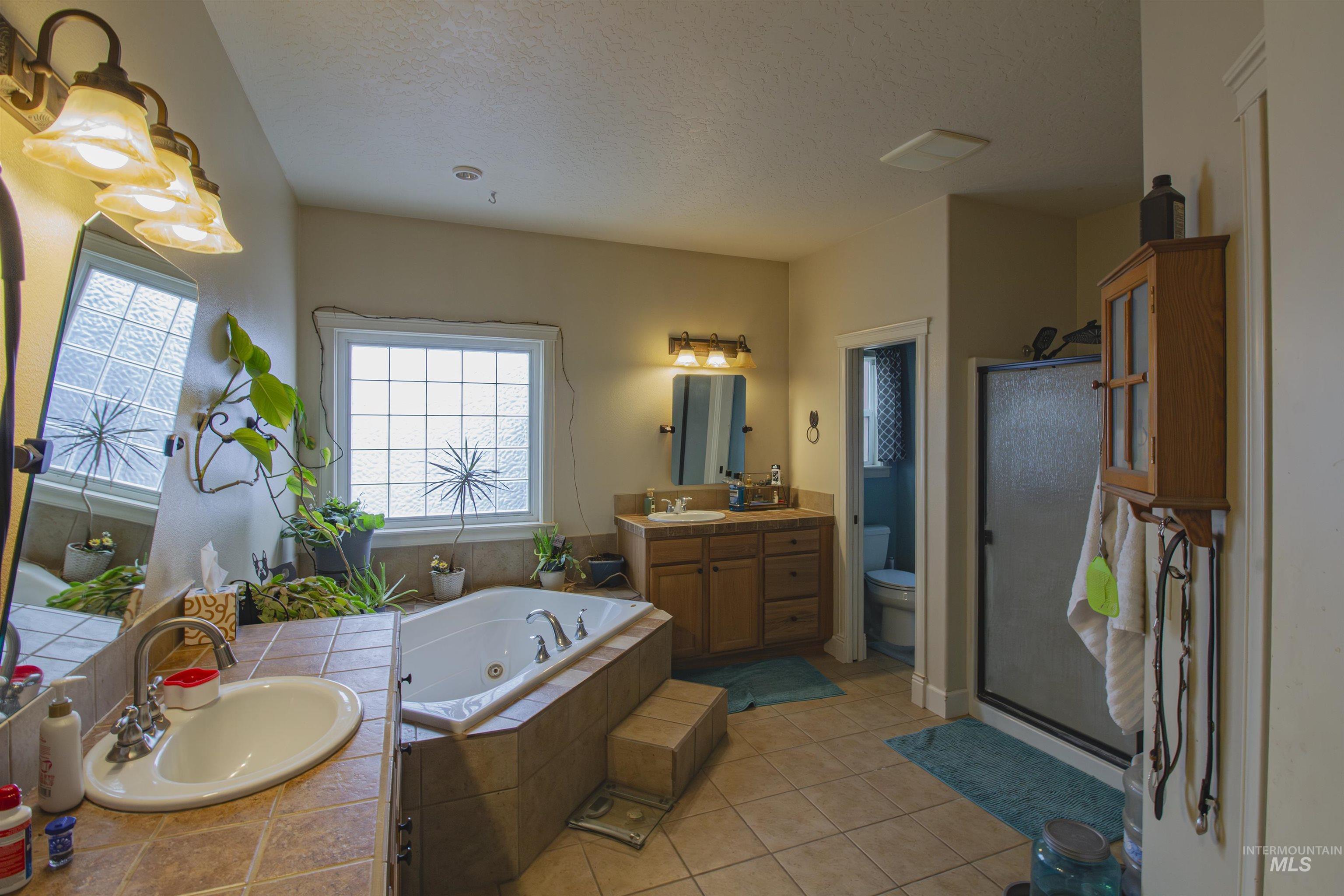 2580 Sand Hollow Rd, Caldwell, Idaho 83607, 3 Bedrooms, 3 Bathrooms, Residential For Sale, Price $849,900,MLS 98979210