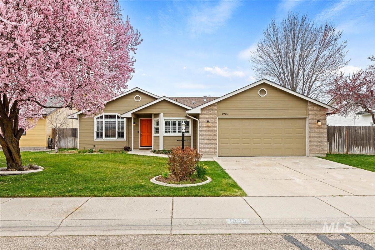 1909 E Glenloch St, Meridian, Idaho 83646-5787, 3 Bedrooms, 2 Bathrooms, Residential For Sale, Price $429,000,MLS 98979212