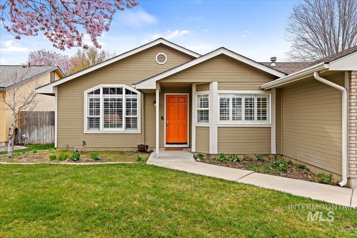 1909 E Glenloch St, Meridian, Idaho 83646-5787, 3 Bedrooms, 2 Bathrooms, Residential For Sale, Price $429,000,MLS 98979212