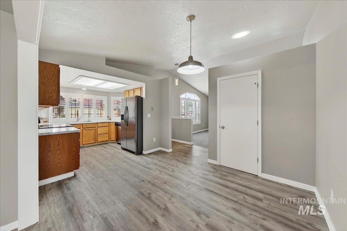 1909 E Glenloch St, Meridian, Idaho 83646-5787, 3 Bedrooms, 2 Bathrooms, Residential For Sale, Price $429,000,MLS 98979212