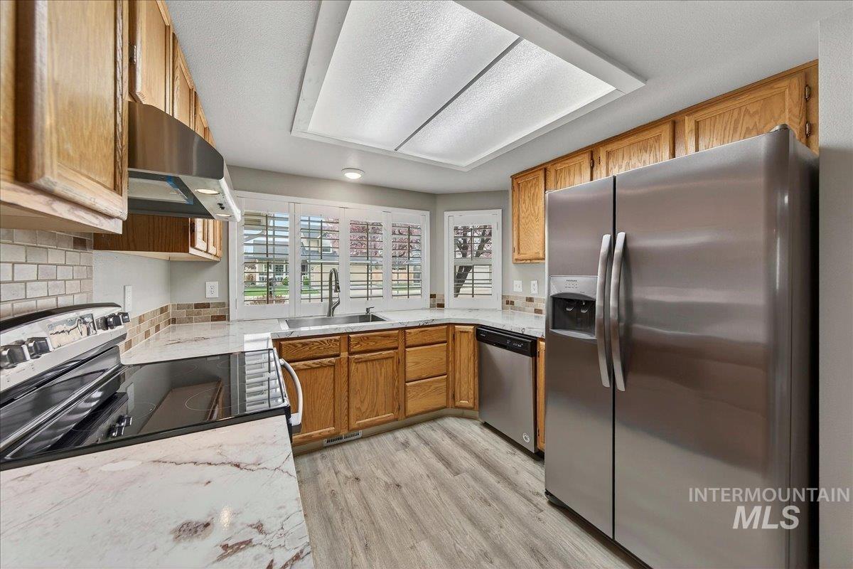 1909 E Glenloch St, Meridian, Idaho 83646-5787, 3 Bedrooms, 2 Bathrooms, Residential For Sale, Price $429,000,MLS 98979212