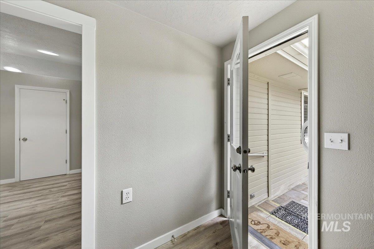 1909 E Glenloch St, Meridian, Idaho 83646-5787, 3 Bedrooms, 2 Bathrooms, Residential For Sale, Price $429,000,MLS 98979212