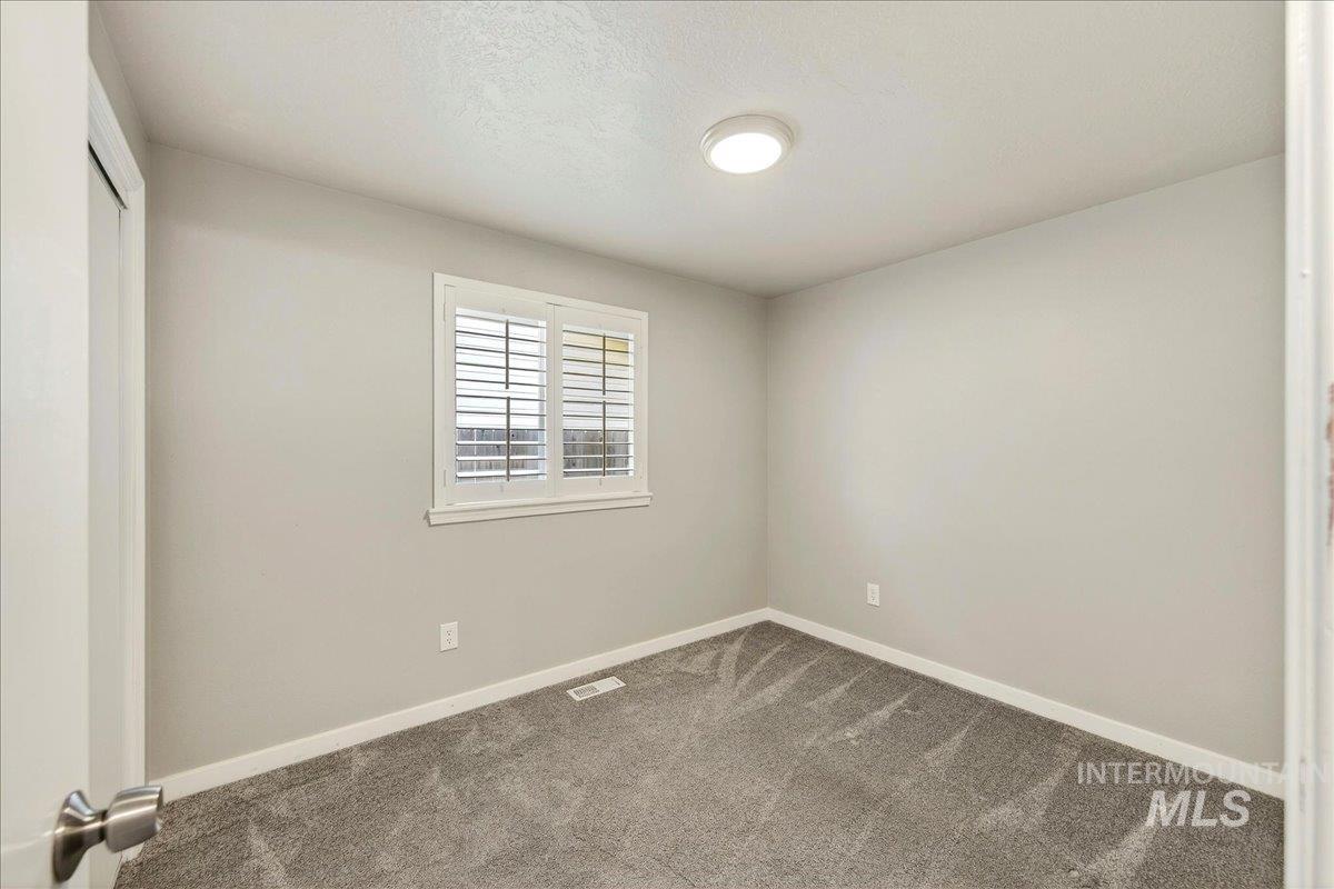 1909 E Glenloch St, Meridian, Idaho 83646-5787, 3 Bedrooms, 2 Bathrooms, Residential For Sale, Price $429,000,MLS 98979212