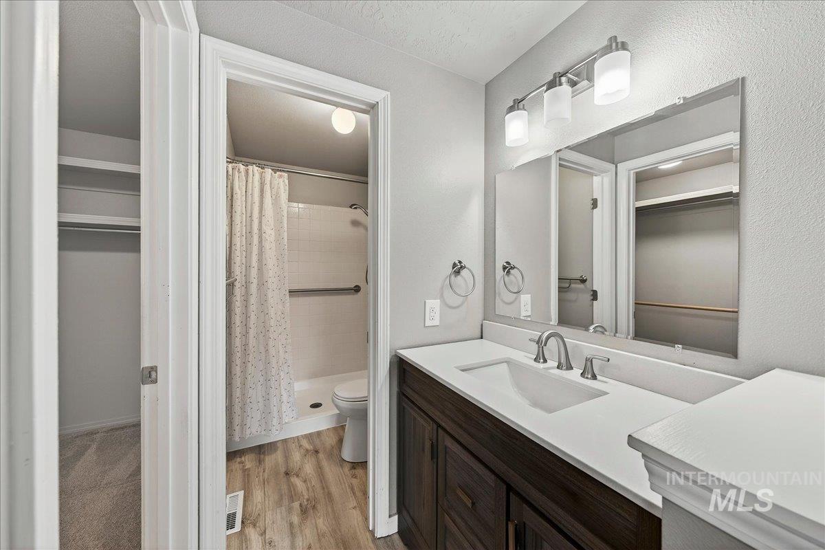 1909 E Glenloch St, Meridian, Idaho 83646-5787, 3 Bedrooms, 2 Bathrooms, Residential For Sale, Price $429,000,MLS 98979212