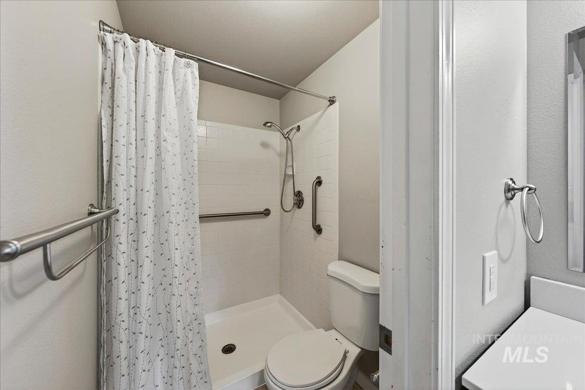 1909 E Glenloch St, Meridian, Idaho 83646-5787, 3 Bedrooms, 2 Bathrooms, Residential For Sale, Price $429,000,MLS 98979212