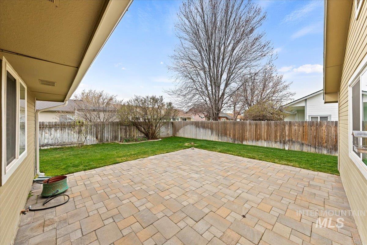 1909 E Glenloch St, Meridian, Idaho 83646-5787, 3 Bedrooms, 2 Bathrooms, Residential For Sale, Price $429,000,MLS 98979212
