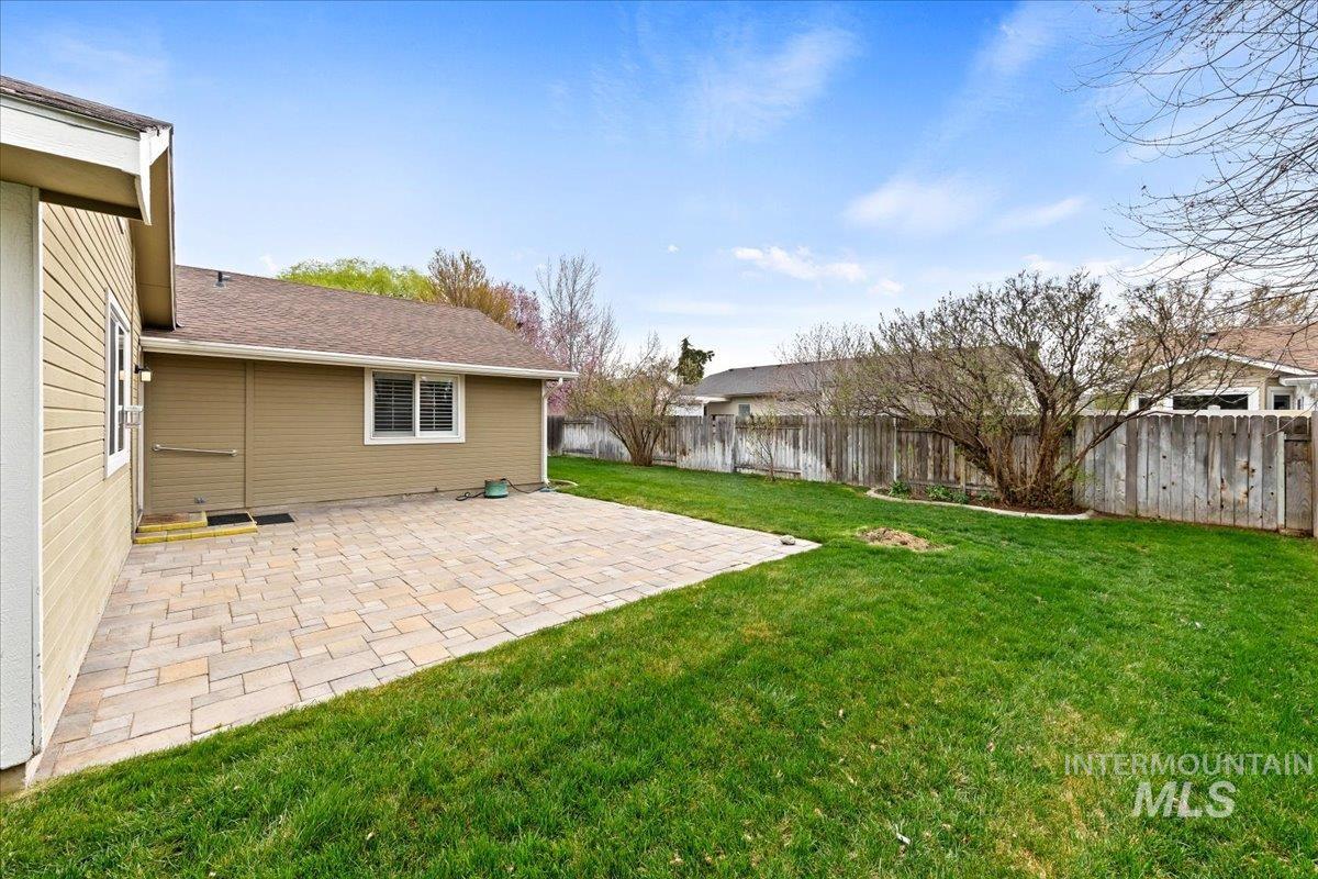 1909 E Glenloch St, Meridian, Idaho 83646-5787, 3 Bedrooms, 2 Bathrooms, Residential For Sale, Price $429,000,MLS 98979212