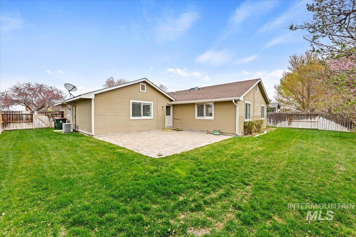 1909 E Glenloch St, Meridian, Idaho 83646-5787, 3 Bedrooms, 2 Bathrooms, Residential For Sale, Price $429,000,MLS 98979212