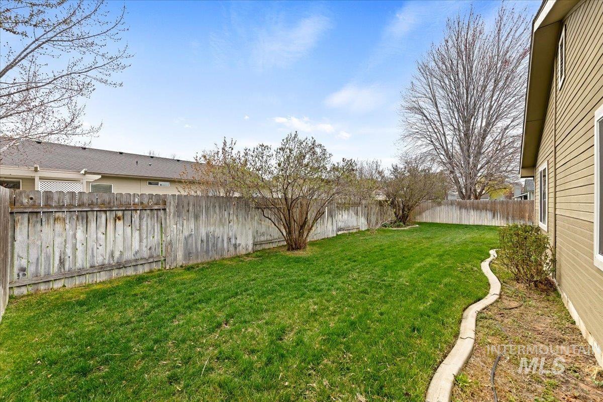 1909 E Glenloch St, Meridian, Idaho 83646-5787, 3 Bedrooms, 2 Bathrooms, Residential For Sale, Price $429,000,MLS 98979212