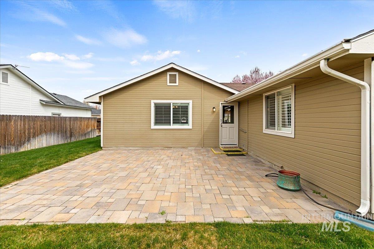 1909 E Glenloch St, Meridian, Idaho 83646-5787, 3 Bedrooms, 2 Bathrooms, Residential For Sale, Price $429,000,MLS 98979212