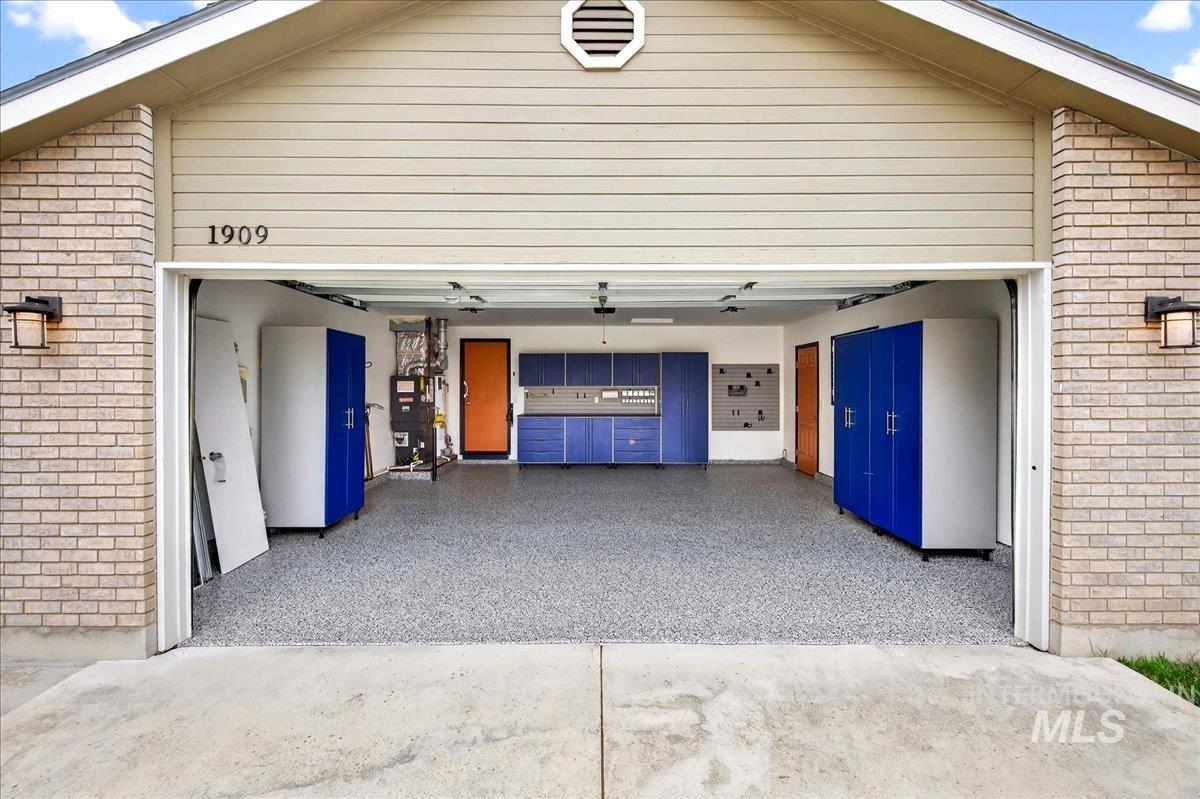 1909 E Glenloch St, Meridian, Idaho 83646-5787, 3 Bedrooms, 2 Bathrooms, Residential For Sale, Price $429,000,MLS 98979212