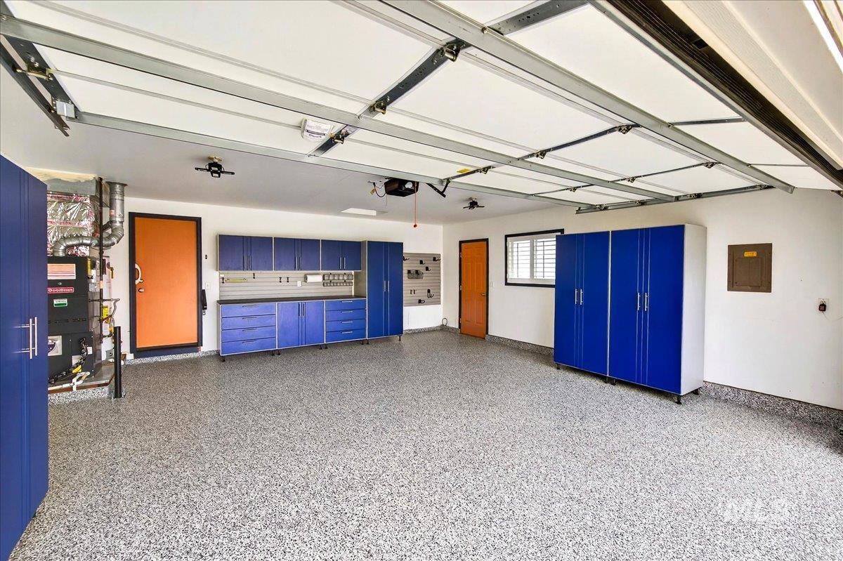 1909 E Glenloch St, Meridian, Idaho 83646-5787, 3 Bedrooms, 2 Bathrooms, Residential For Sale, Price $429,000,MLS 98979212