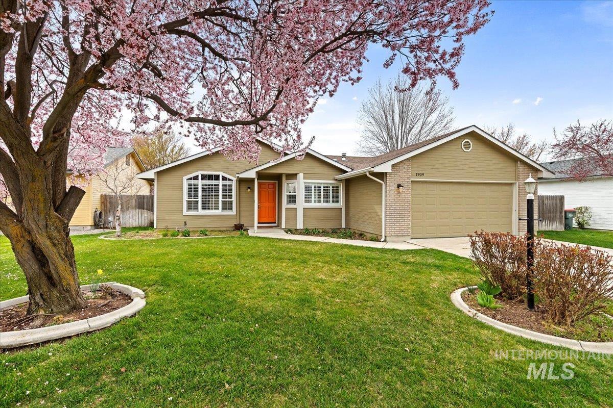 1909 E Glenloch St, Meridian, Idaho 83646-5787, 3 Bedrooms, 2 Bathrooms, Residential For Sale, Price $429,000,MLS 98979212