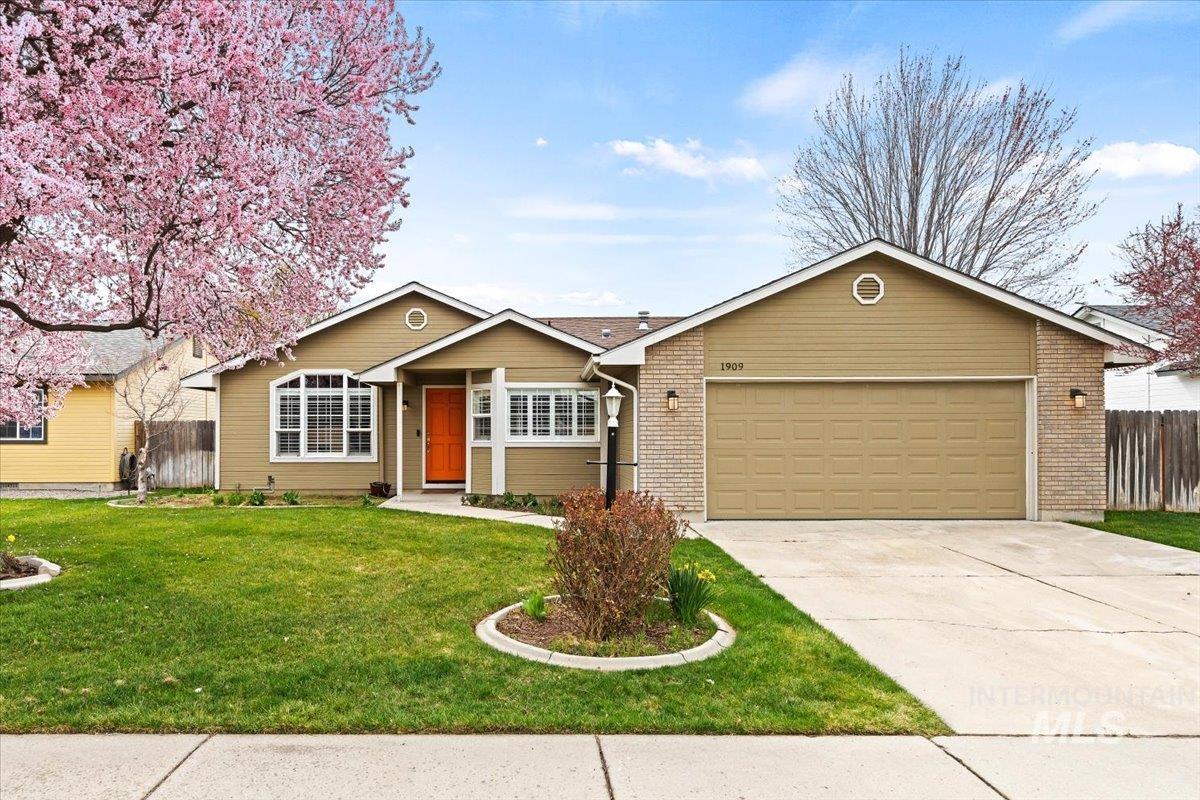 1909 E Glenloch St, Meridian, Idaho 83646-5787, 3 Bedrooms, 2 Bathrooms, Residential For Sale, Price $429,000,MLS 98979212