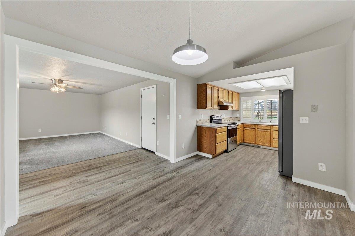 1909 E Glenloch St, Meridian, Idaho 83646-5787, 3 Bedrooms, 2 Bathrooms, Residential For Sale, Price $429,000,MLS 98979212