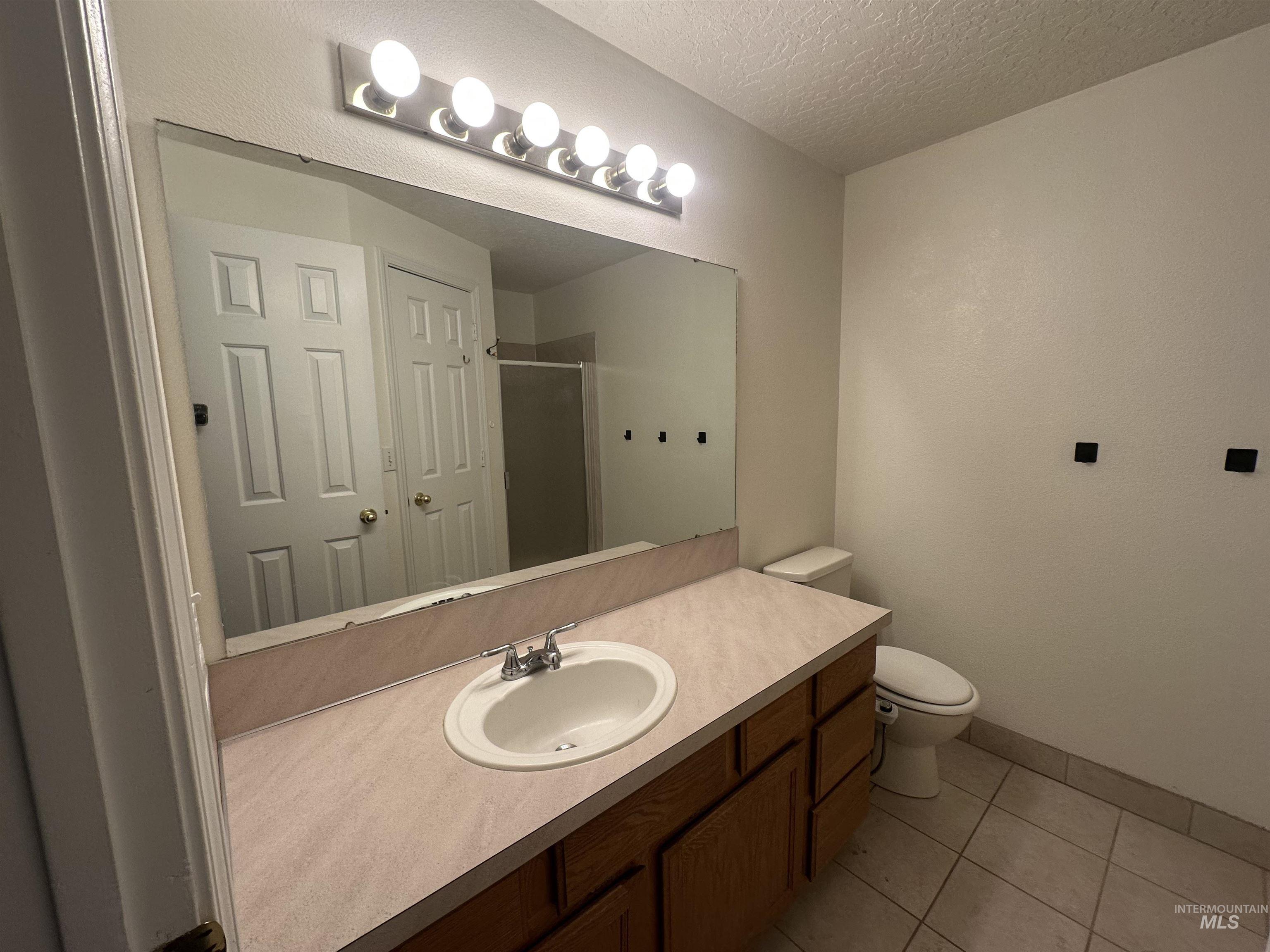 2807 & 2809 Laurel Way, Nampa, Idaho 83686, 3 Bedrooms, 2.5 Bathrooms, Residential Income For Sale, Price $614,900, 98979215