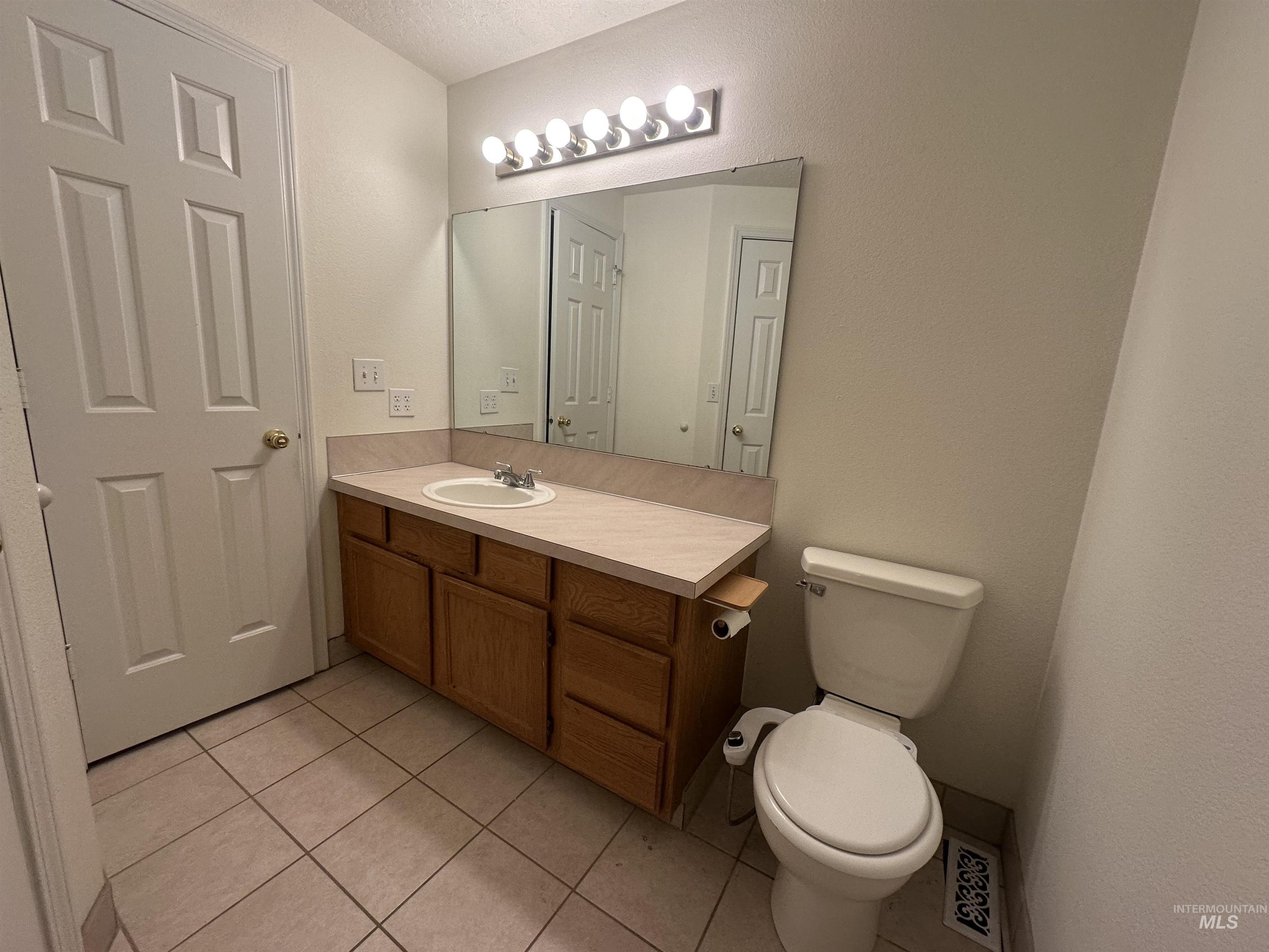 2807 & 2809 Laurel Way, Nampa, Idaho 83686, 3 Bedrooms, 2.5 Bathrooms, Residential Income For Sale, Price $614,900, 98979215