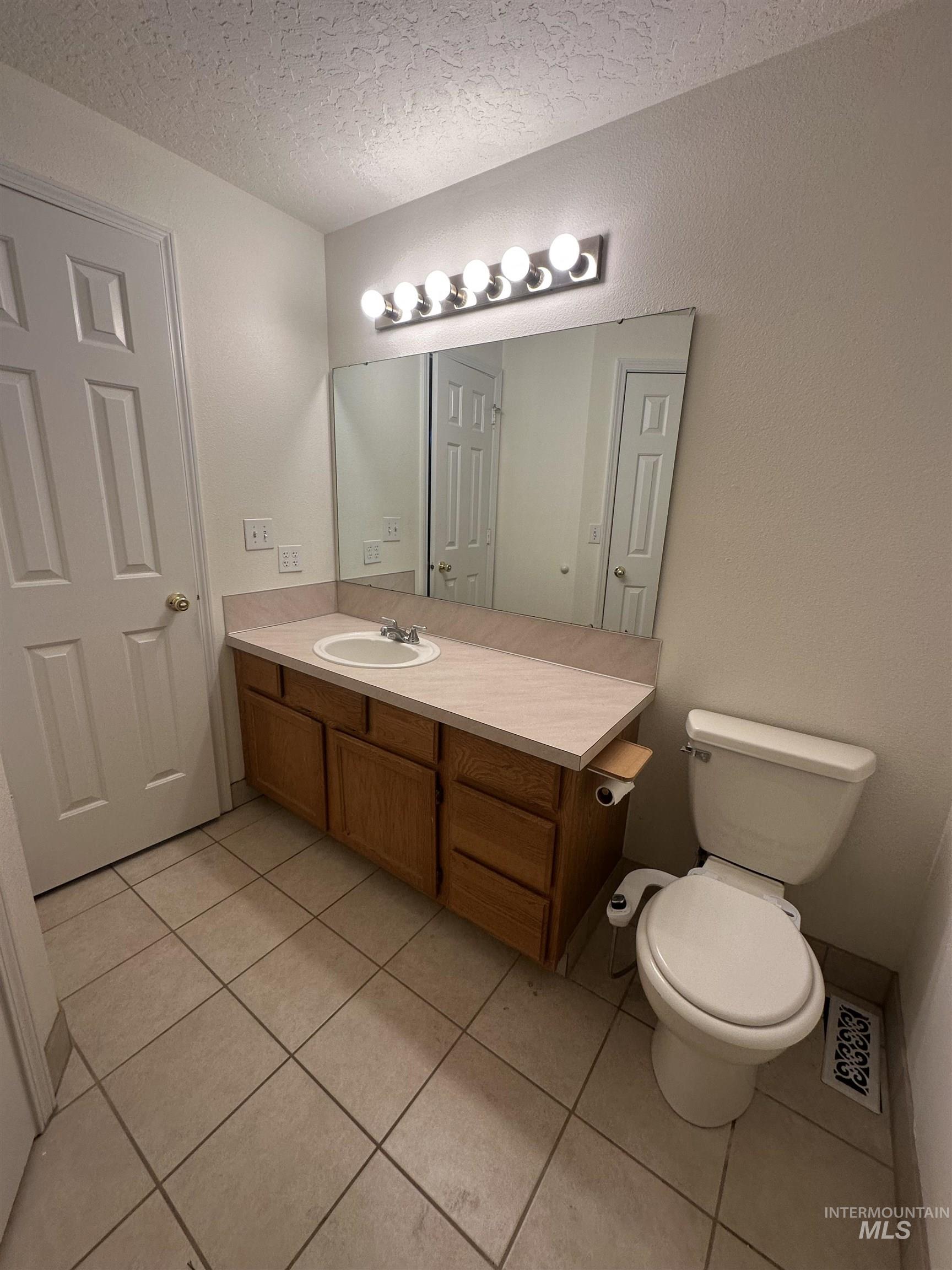 2807 & 2809 Laurel Way, Nampa, Idaho 83686, 3 Bedrooms, 2.5 Bathrooms, Residential Income For Sale, Price $614,900, 98979215