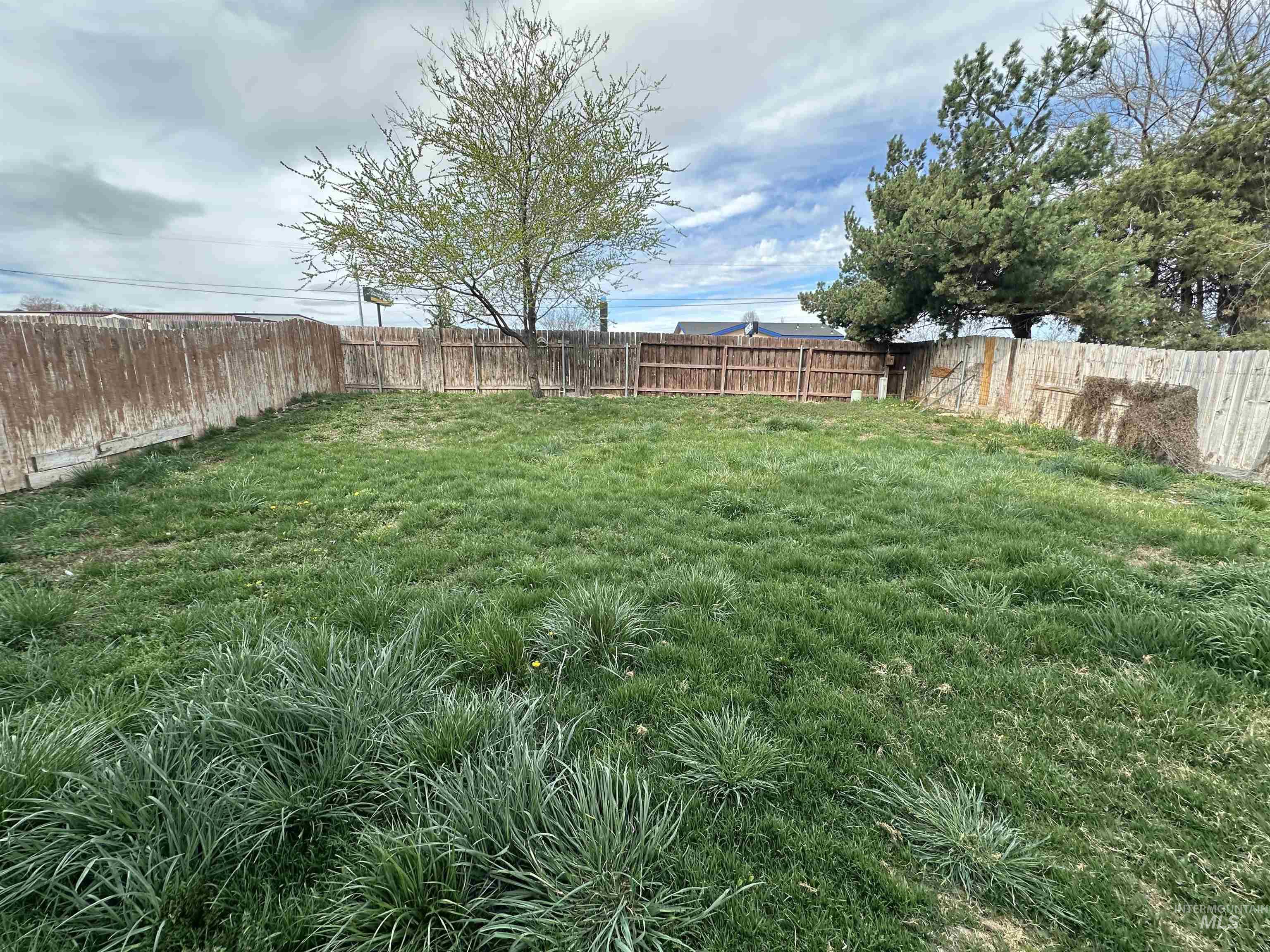 2807 & 2809 Laurel Way, Nampa, Idaho 83686, 3 Bedrooms, 2.5 Bathrooms, Residential Income For Sale, Price $614,900, 98979215