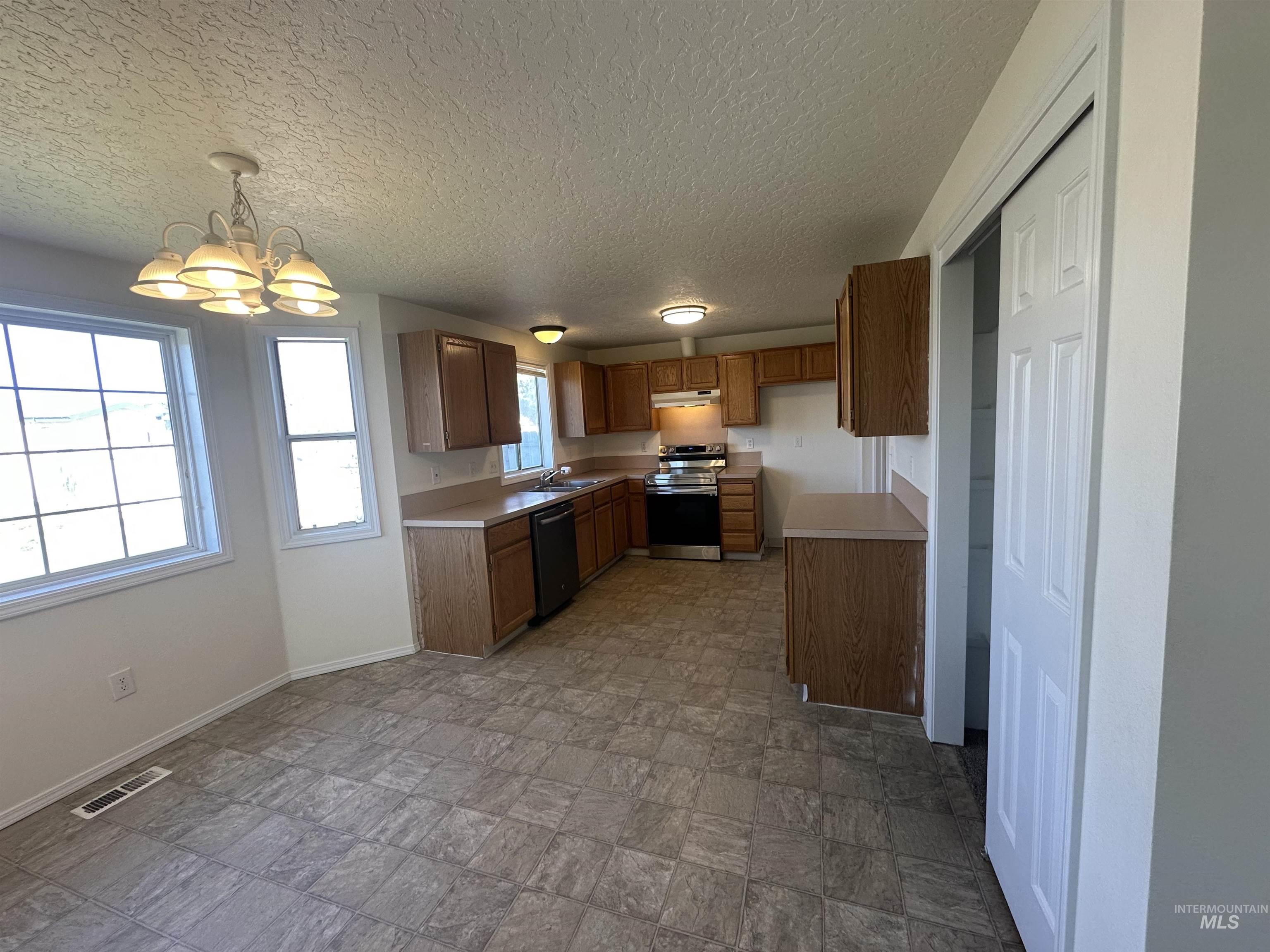 2807 & 2809 Laurel Way, Nampa, Idaho 83686, 3 Bedrooms, 2.5 Bathrooms, Residential Income For Sale, Price $614,900, 98979215