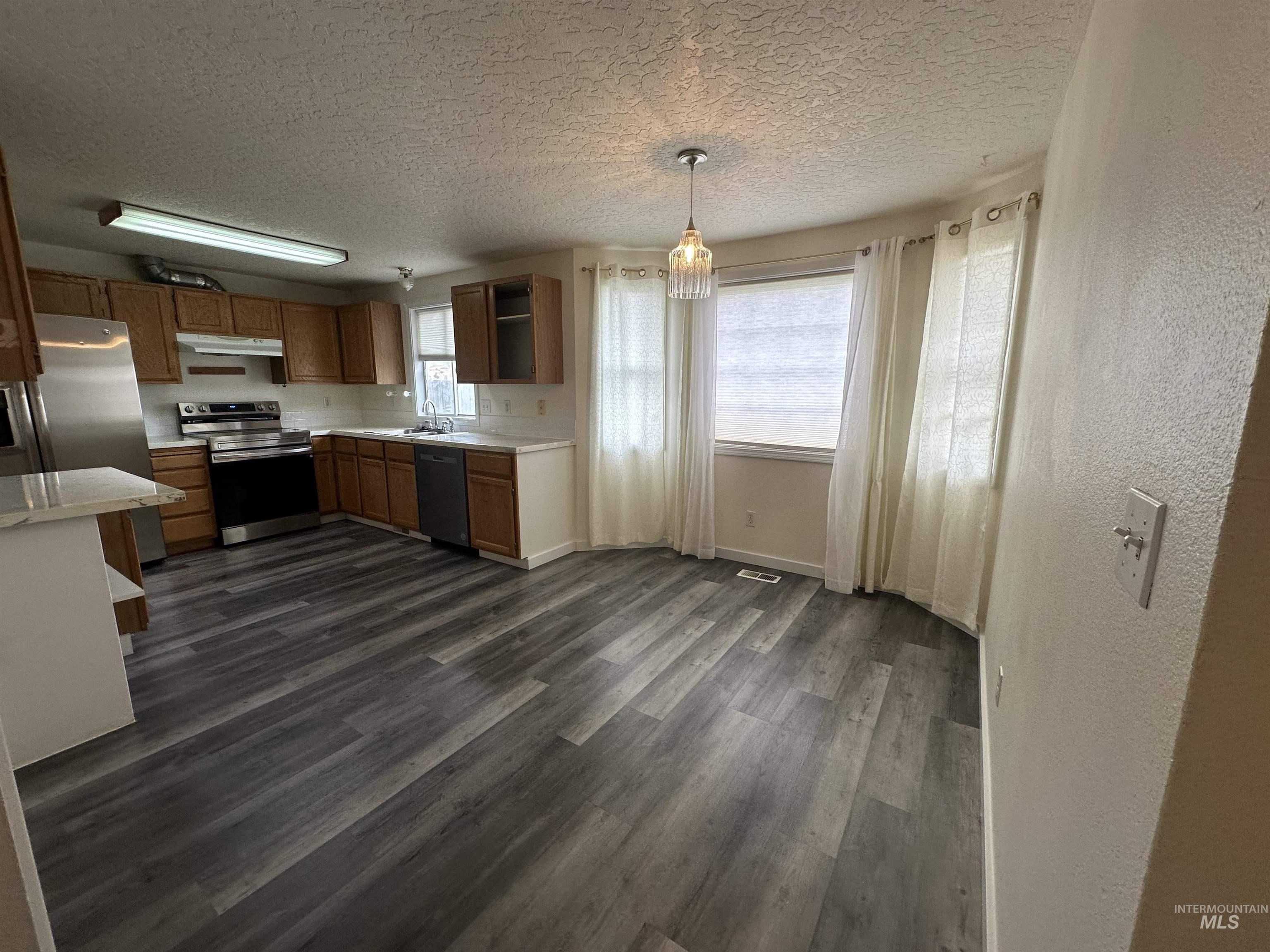 2807 & 2809 Laurel Way, Nampa, Idaho 83686, 3 Bedrooms, 2.5 Bathrooms, Residential Income For Sale, Price $614,900, 98979215