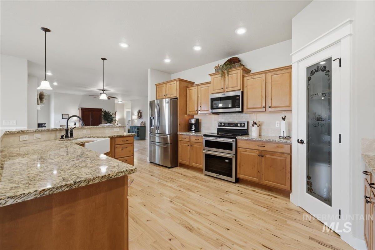 17421 Upper Pleasant Ridge Rd, Caldwell, Idaho 83607, 3 Bedrooms, 2.5 Bathrooms, Residential For Sale, Price $879,900, 98979216