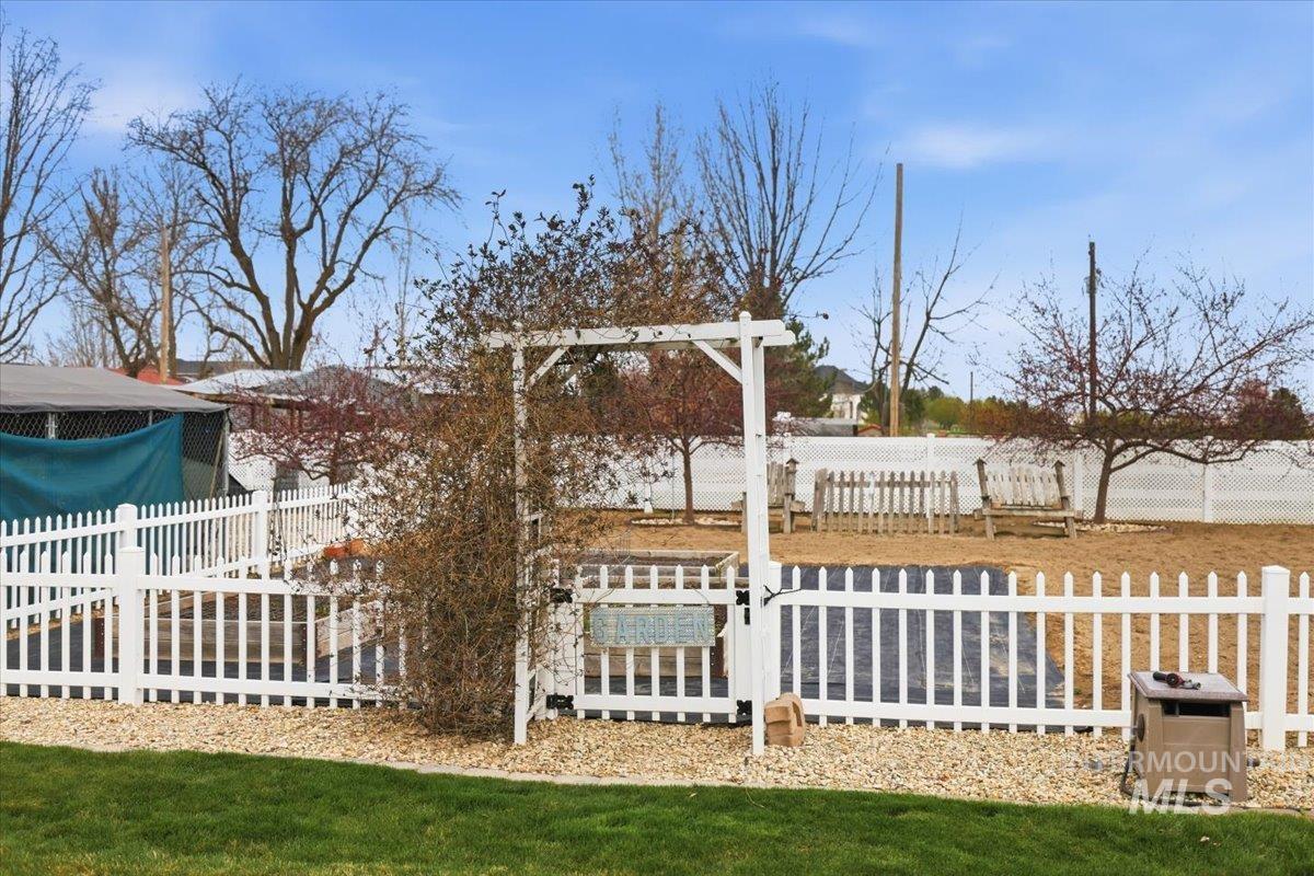 17421 Upper Pleasant Ridge Rd, Caldwell, Idaho 83607, 3 Bedrooms, 2.5 Bathrooms, Residential For Sale, Price $879,900, 98979216