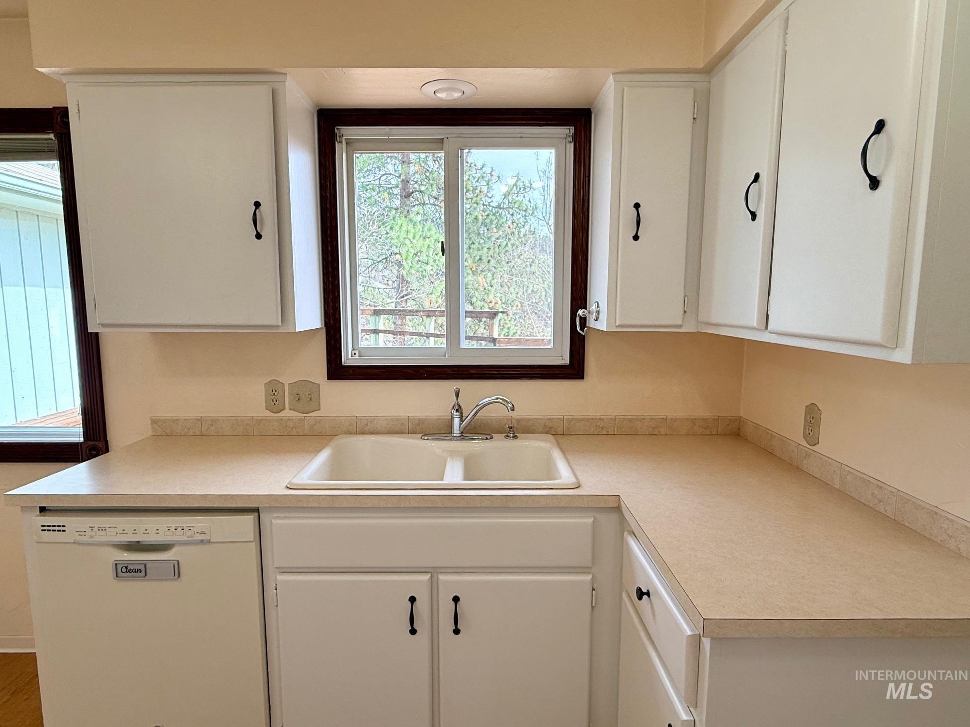 216 Shasta Cir, Orofino, Idaho 83544, 4 Bedrooms, 2 Bathrooms, Residential For Sale, Price $550,000, 98979220