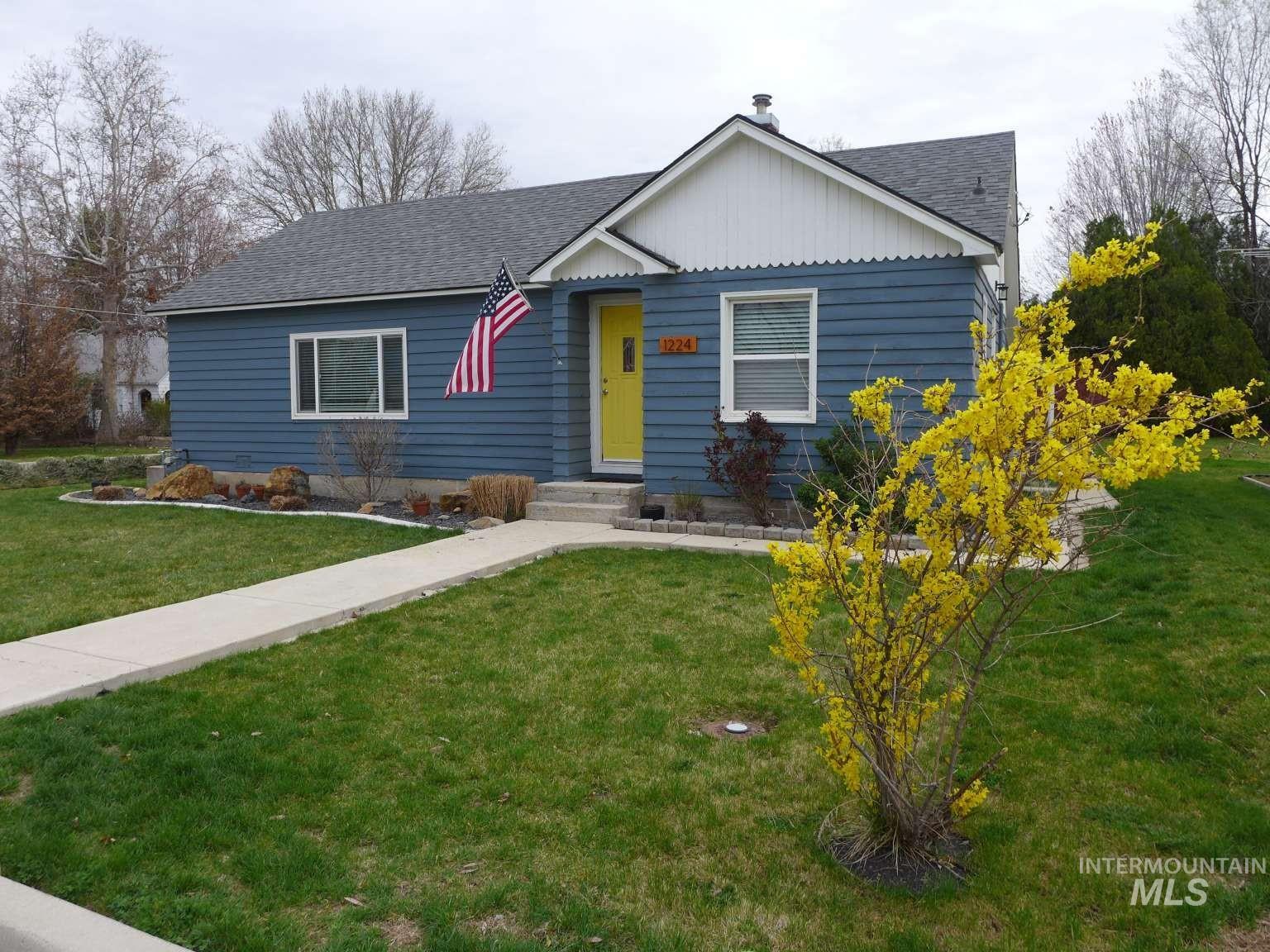 1224 N Michigan Ave, Caldwell, Idaho 83605, 2 Bedrooms, 1 Bathroom, Residential For Sale, Price $324,900, 98979221