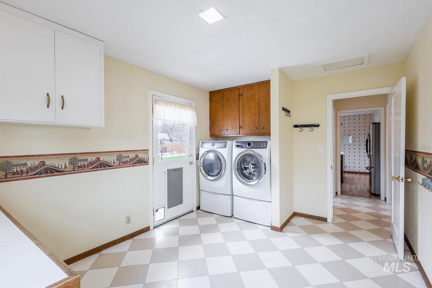 1102 E 1st, Emmett, Idaho 83617, 3 Bedrooms, 2.5 Bathrooms, Residential For Sale, Price $620,000, 98979222