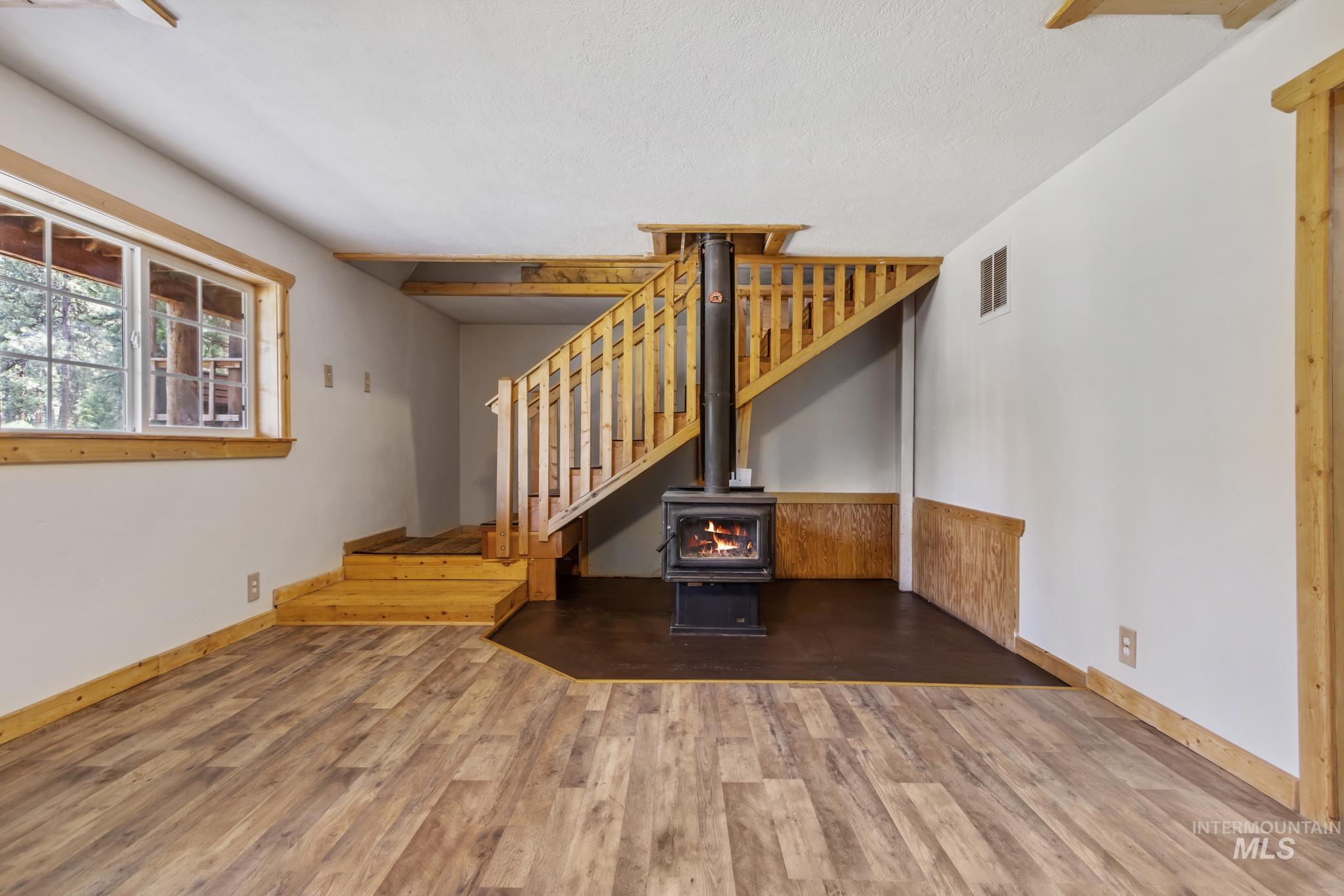 12 Deer Drive, Idaho City, Idaho 83631, 4 Bedrooms, 2 Bathrooms, Residential For Sale, Price $599,000, 98979227