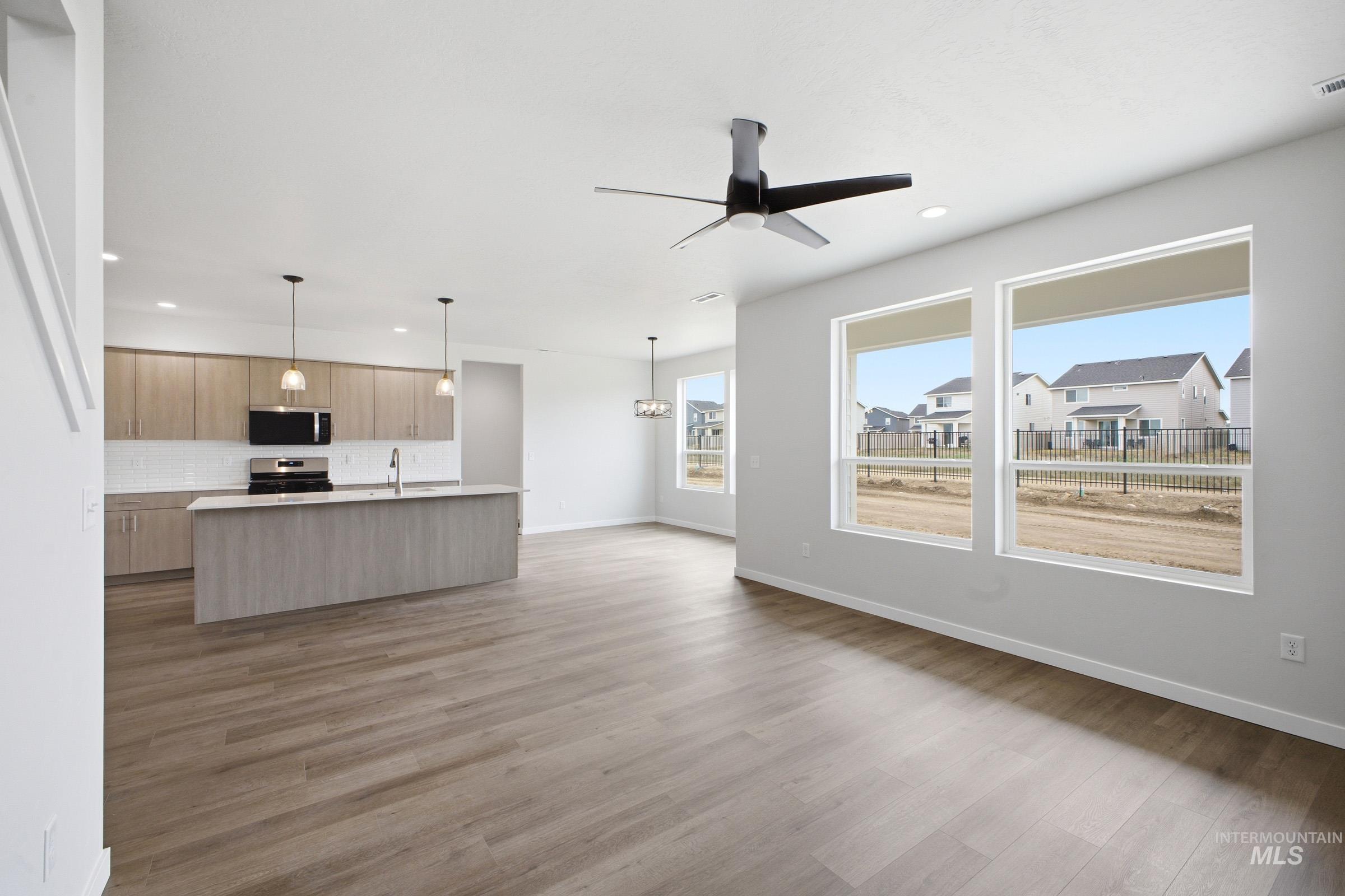 6611 W Redwood Creek Dr, Meridian, Idaho 83646, 4 Bedrooms, 2.5 Bathrooms, Residential For Sale, Price $559,990, 98979229