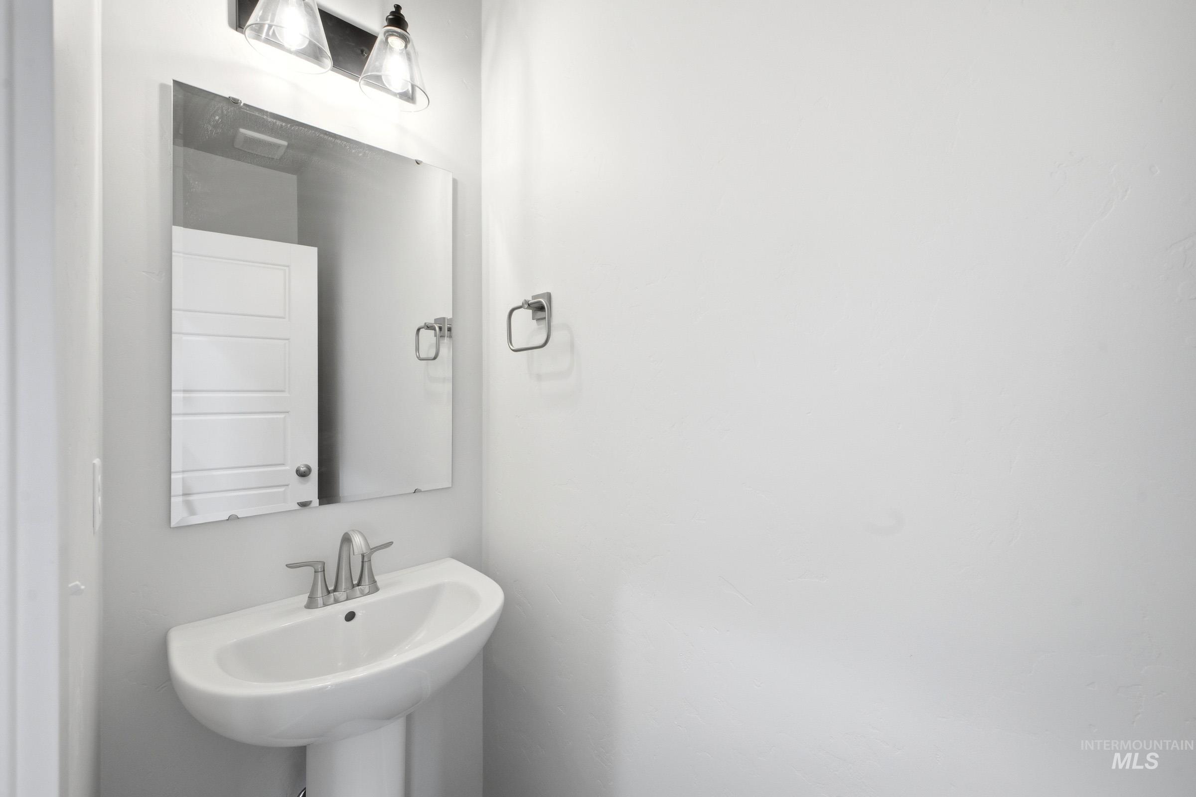 6611 W Redwood Creek Dr, Meridian, Idaho 83646, 4 Bedrooms, 2.5 Bathrooms, Residential For Sale, Price $559,990, 98979229