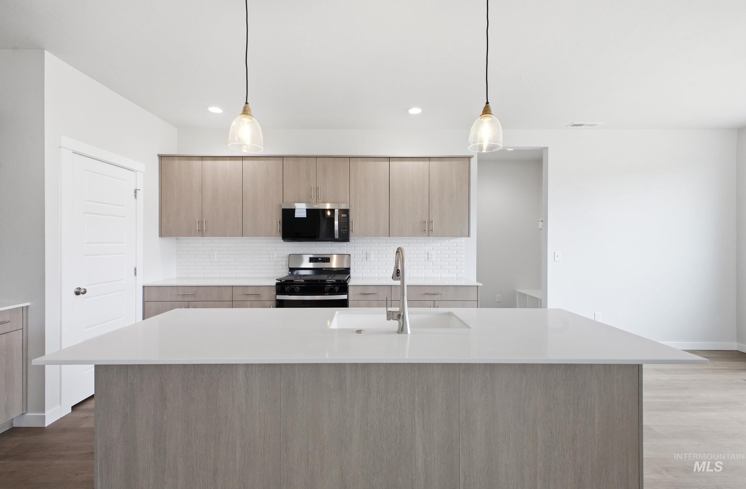 6611 W Redwood Creek Dr, Meridian, Idaho 83646, 4 Bedrooms, 2.5 Bathrooms, Residential For Sale, Price $559,990, 98979229