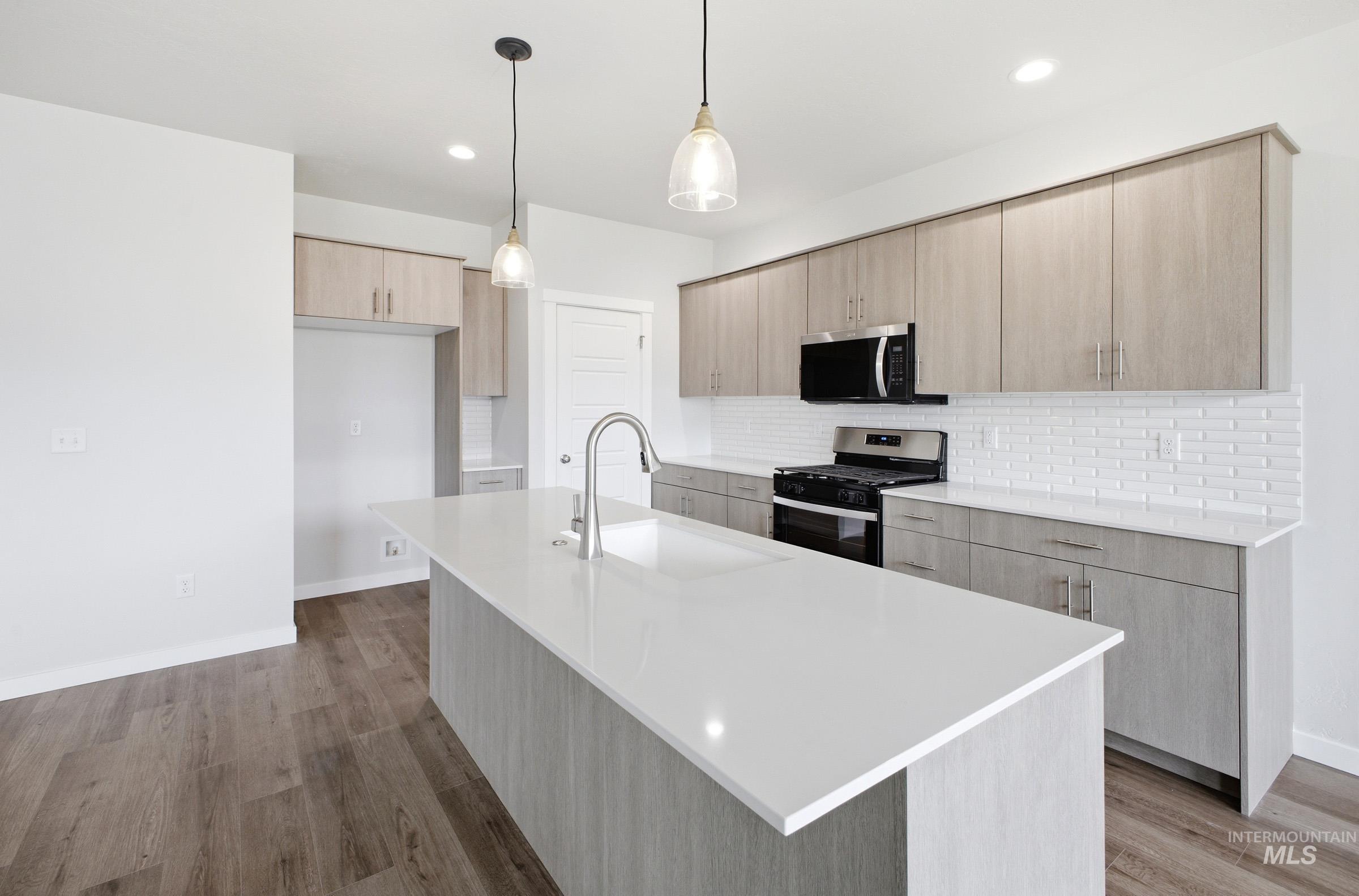 6611 W Redwood Creek Dr, Meridian, Idaho 83646, 4 Bedrooms, 2.5 Bathrooms, Residential For Sale, Price $559,990, 98979229