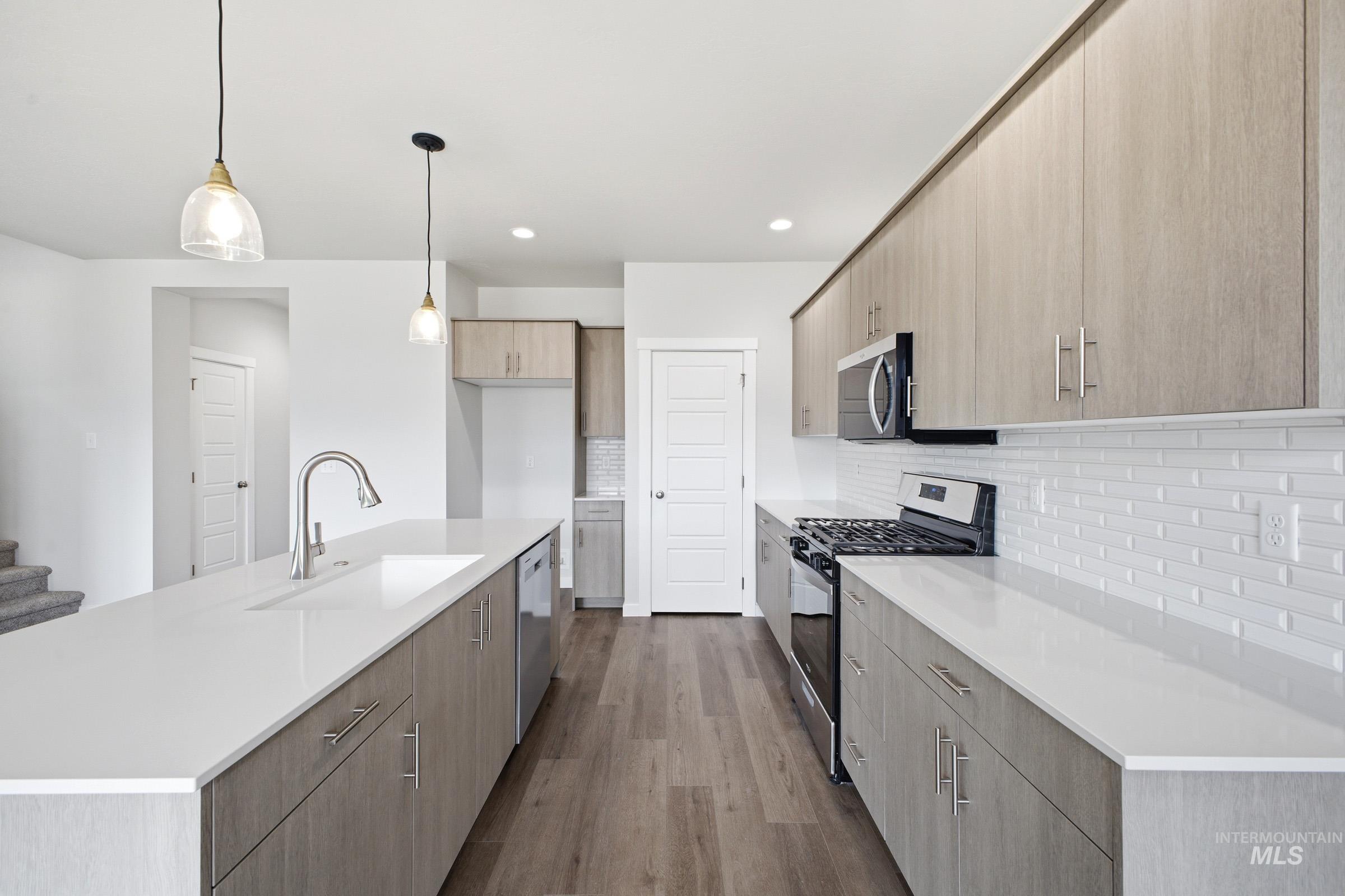 6611 W Redwood Creek Dr, Meridian, Idaho 83646, 4 Bedrooms, 2.5 Bathrooms, Residential For Sale, Price $559,990, 98979229